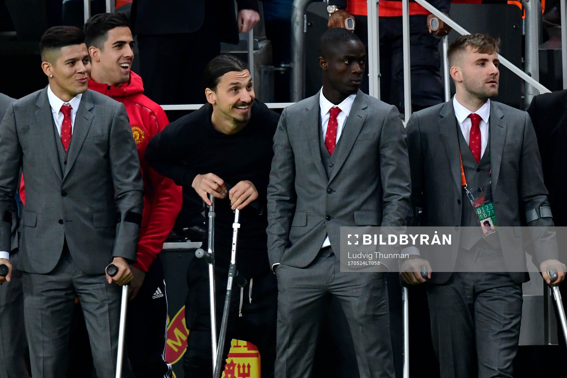 Manchester Uniteds Zlatan Ibrahimovic vid spelarbänken