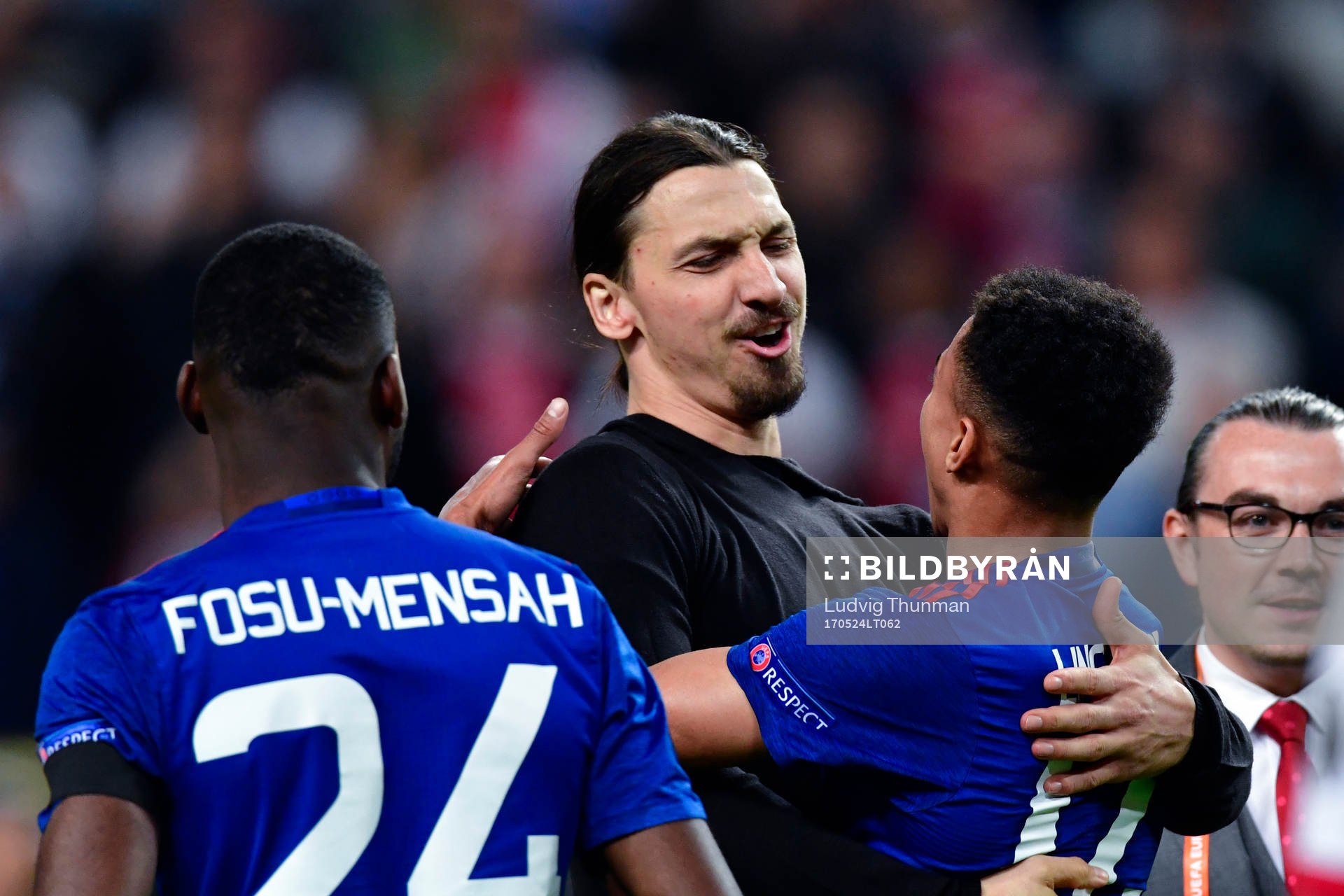 Manchester Uniteds Zlatan Ibrahimovic jublar med Timothy Fosu-Mensah och Anthony Martial efter slutsignalen i finalen i Europa League mellan Ajax och Manchester United den 24 maj 2017 i Stockholm.