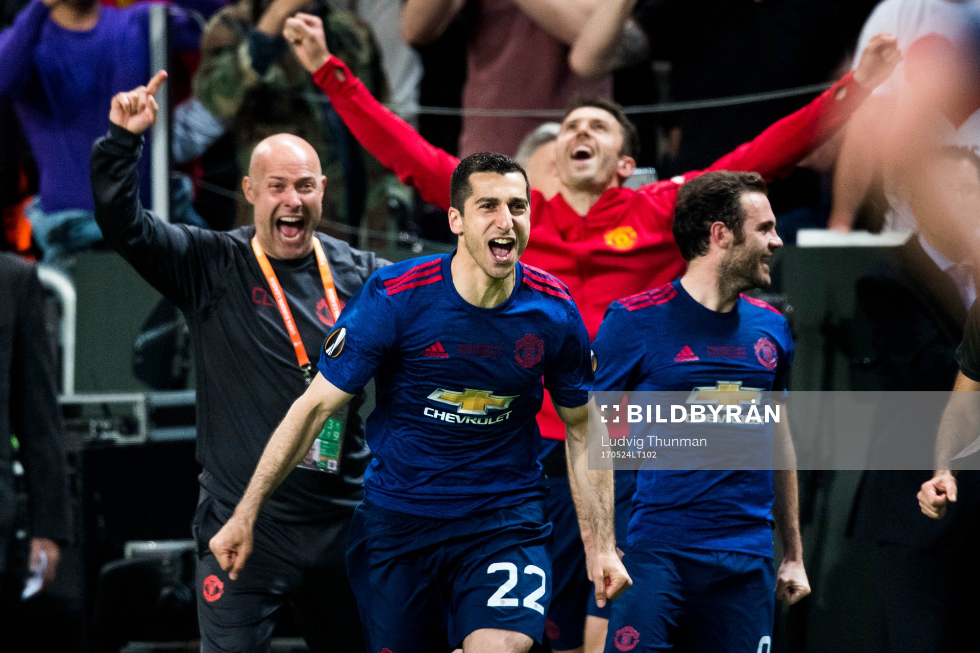 Manchester Uniteds Henrikh Mkhitaryan jublar