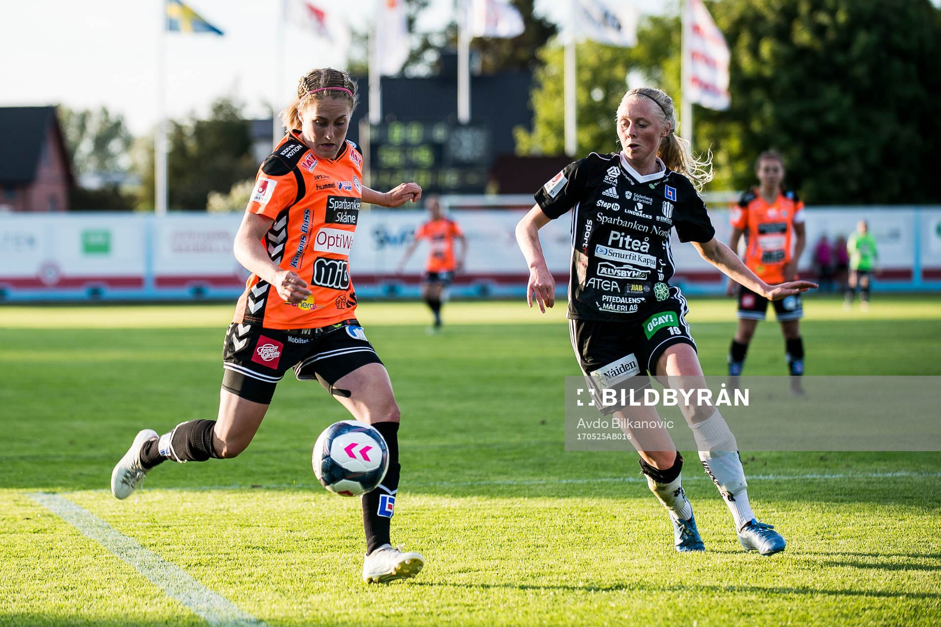 Kristianstads Hanna Sandström skjuter in 1-0 målet förbi