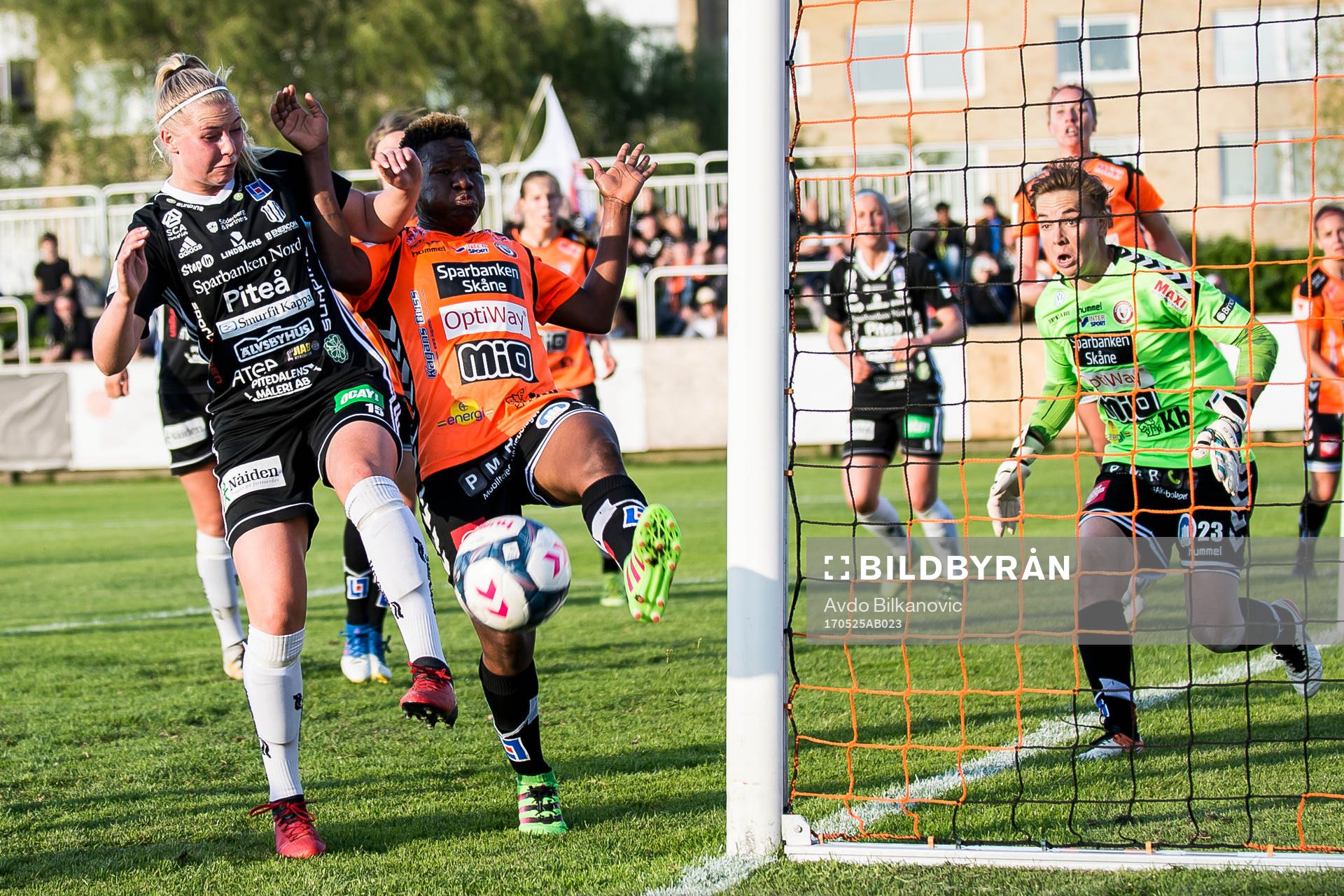Kristianstads Tita Chukwudi och Piteås Ellen Löfqvist