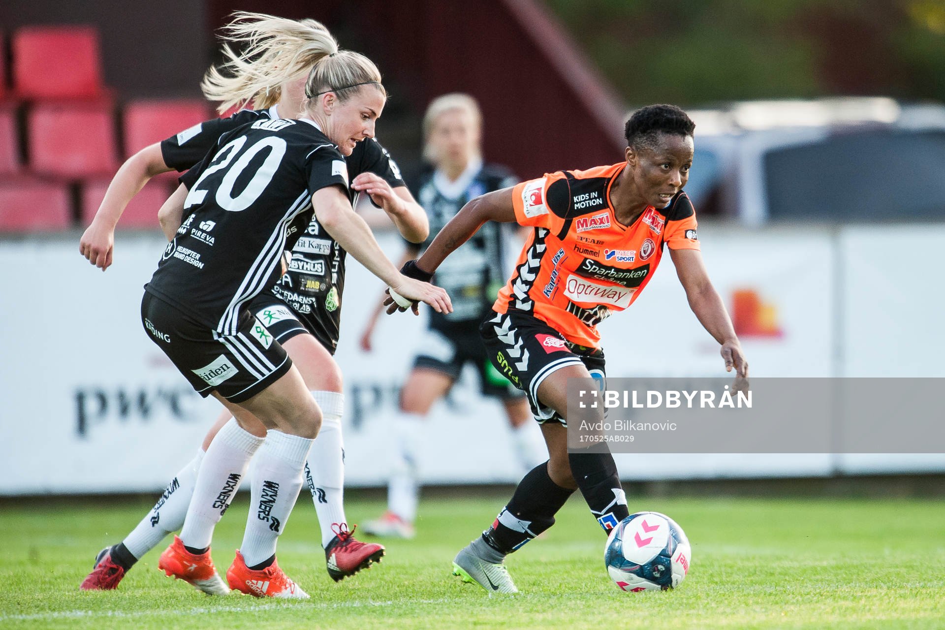 Kristianstads Ogonna Chukwudi och Piteås Emelie Lövgren