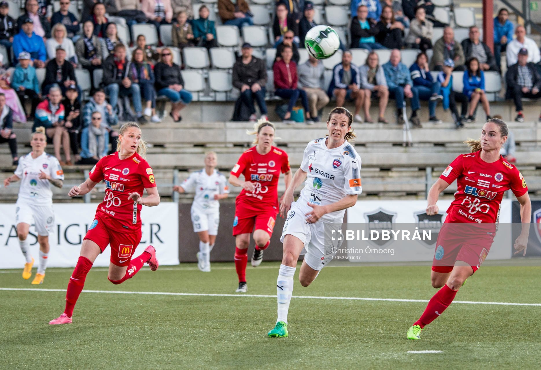 Rosengårds Lotta Schelin mot örebroförsvaret