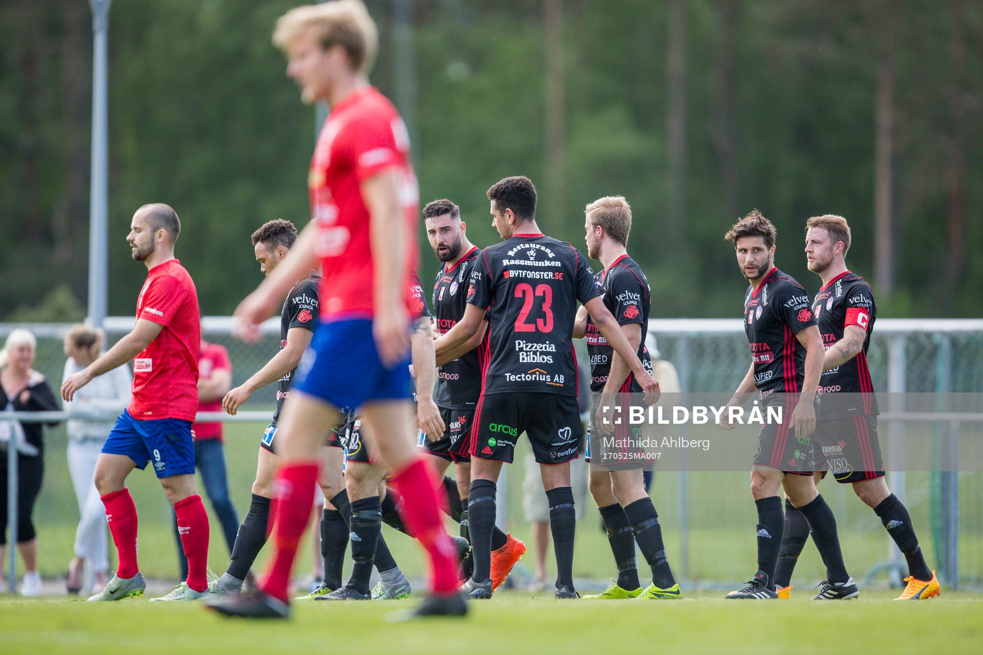 Assyriskas spelare jublar