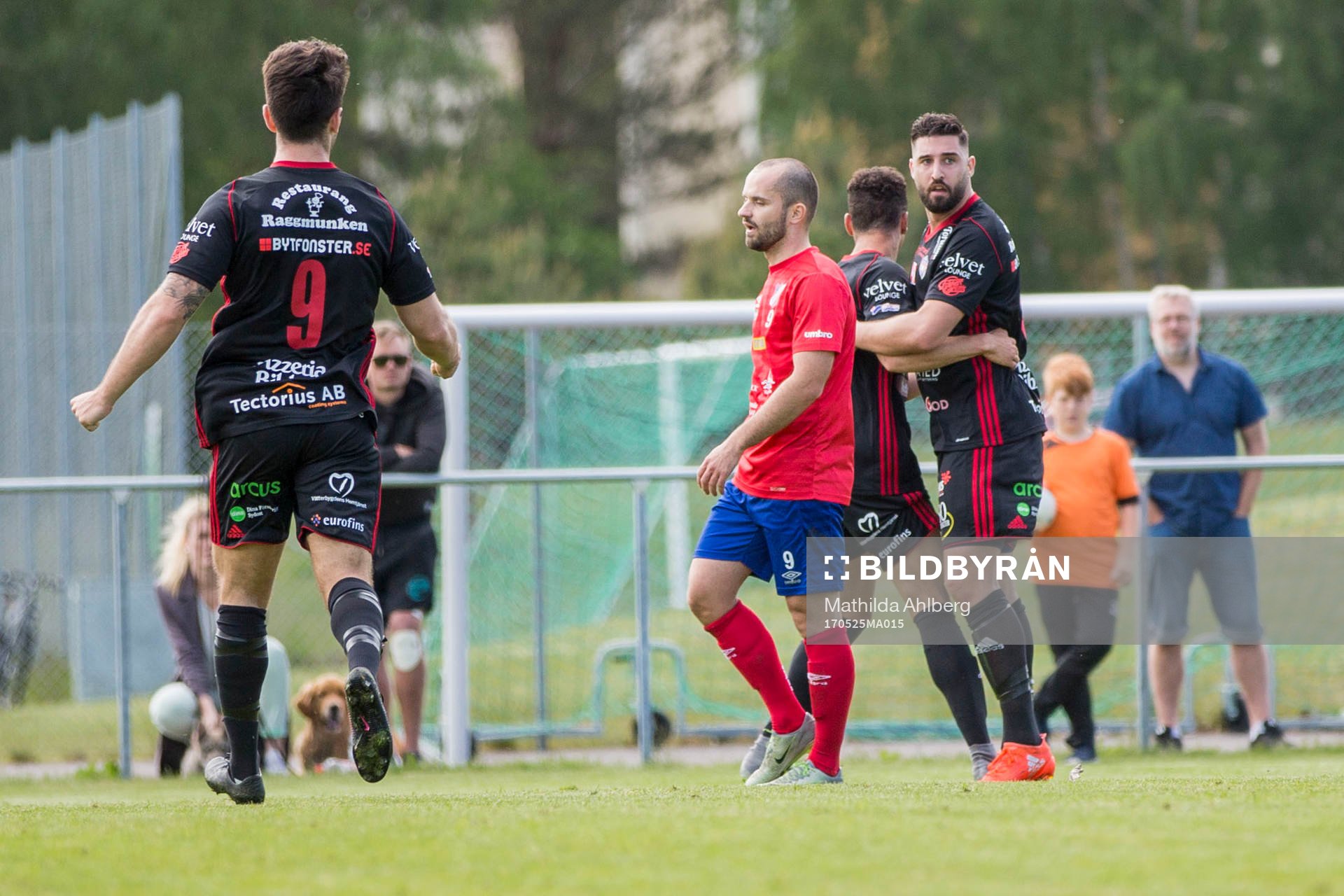 Assyriskas spelare jublar