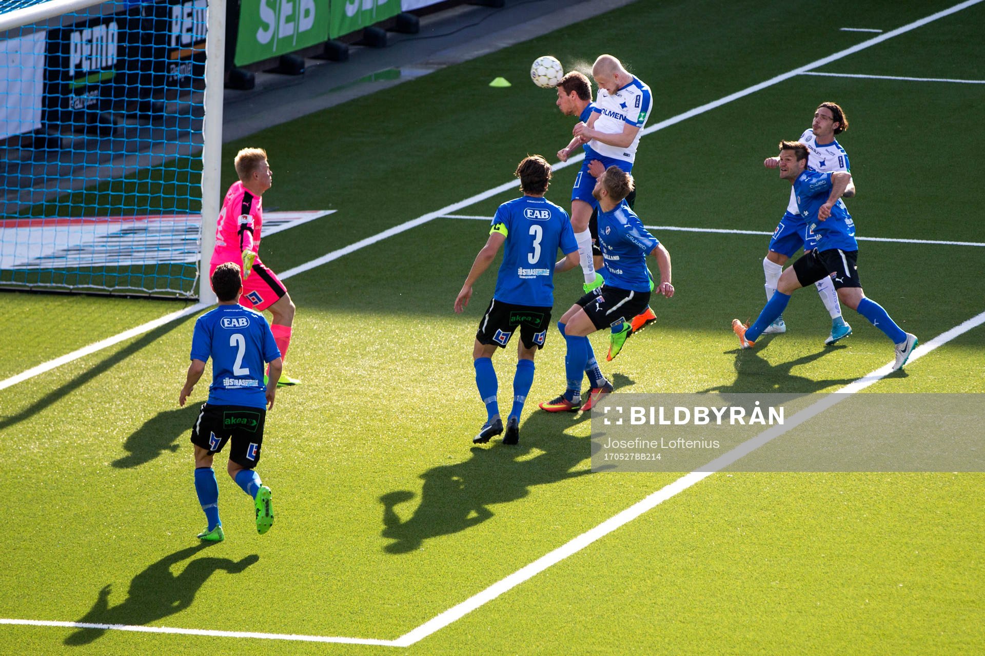 Norrköpings Karl Holmberg nickar bollen till 1-0