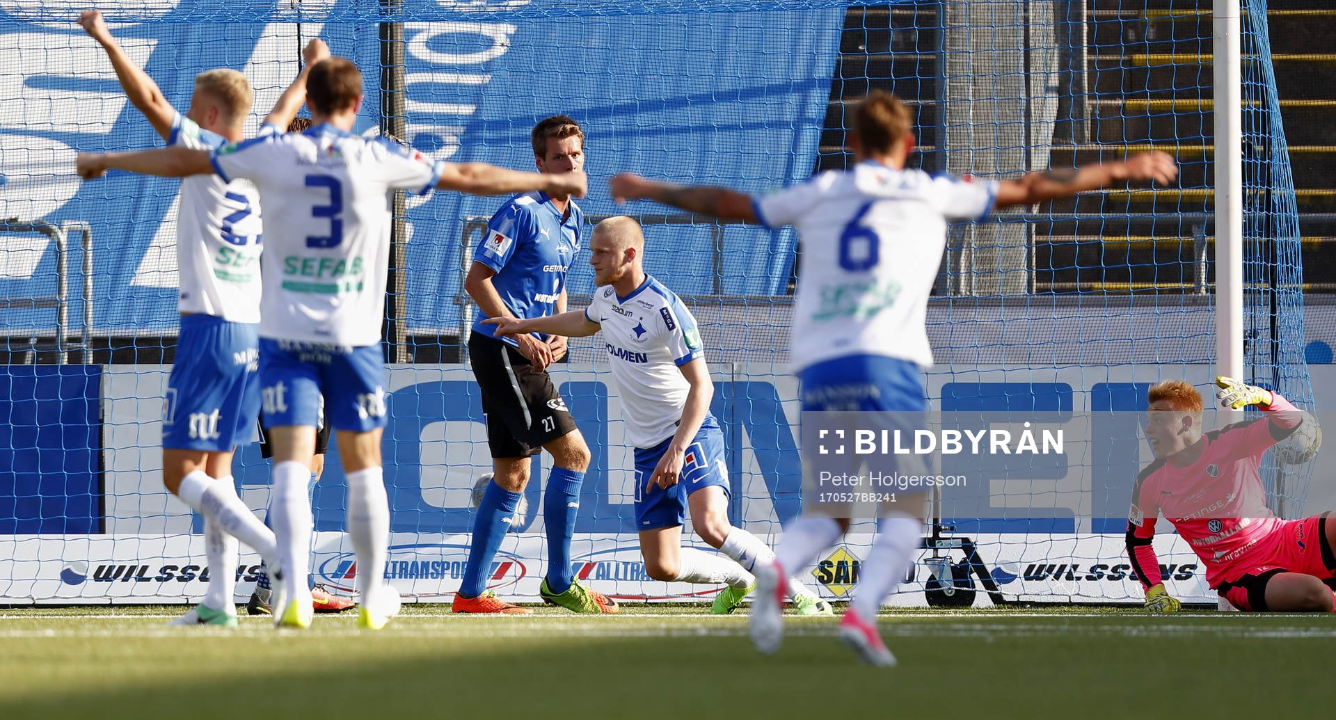 Jubel och depp vid mål 1-0 av Norrköpings Kalle Holmberg