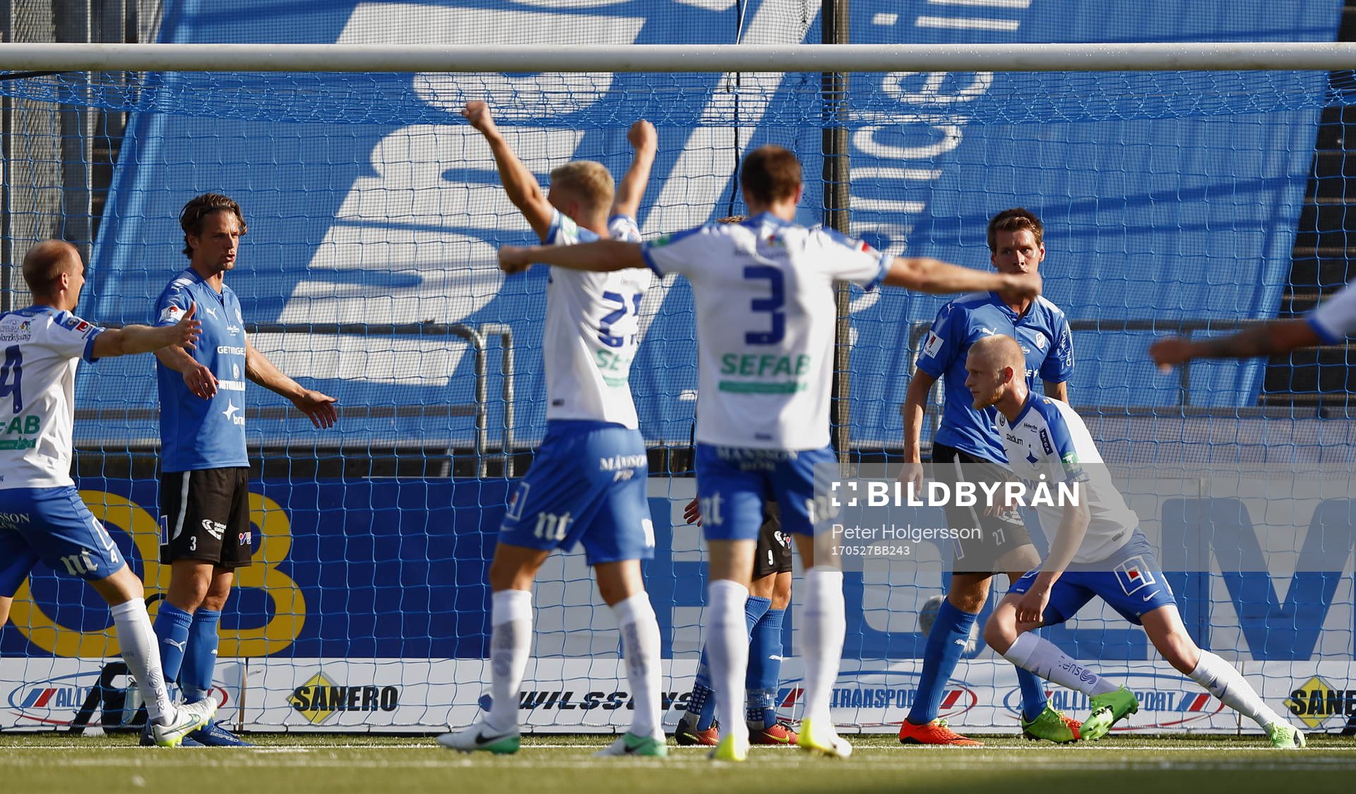 Jubel och depp vid mål 1-0 av Norrköpings Kalle Holmberg