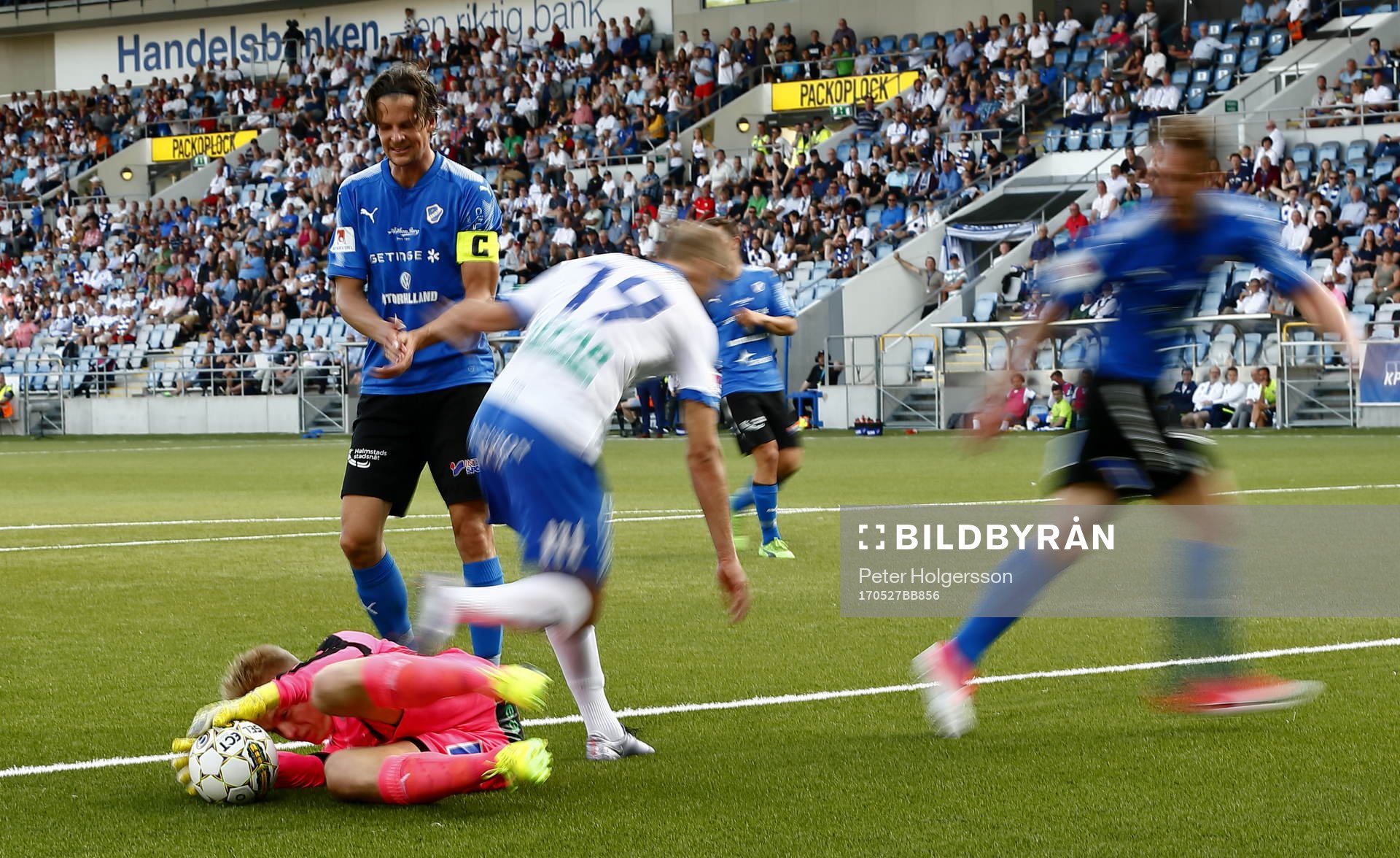 Räddning av Halmstads målvakt Isak Pettersson