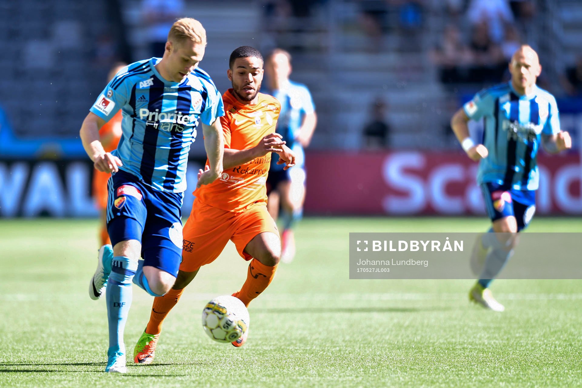 Djurgårdens Gustav Engvall och AFC Eskilstunas Ansel Raskaj