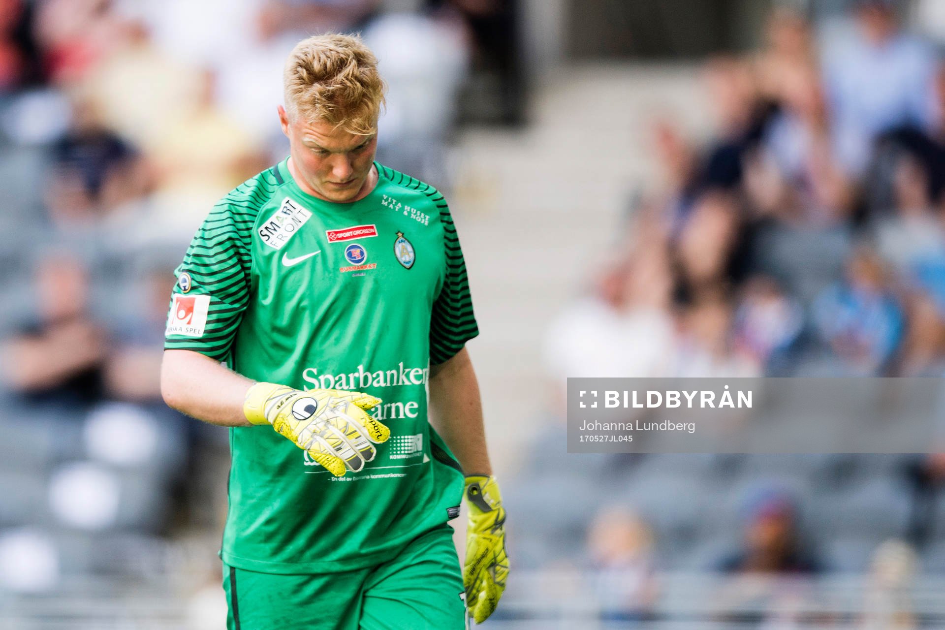 AFC Eskilstunas målvakt Tim Erlandsson deppar
