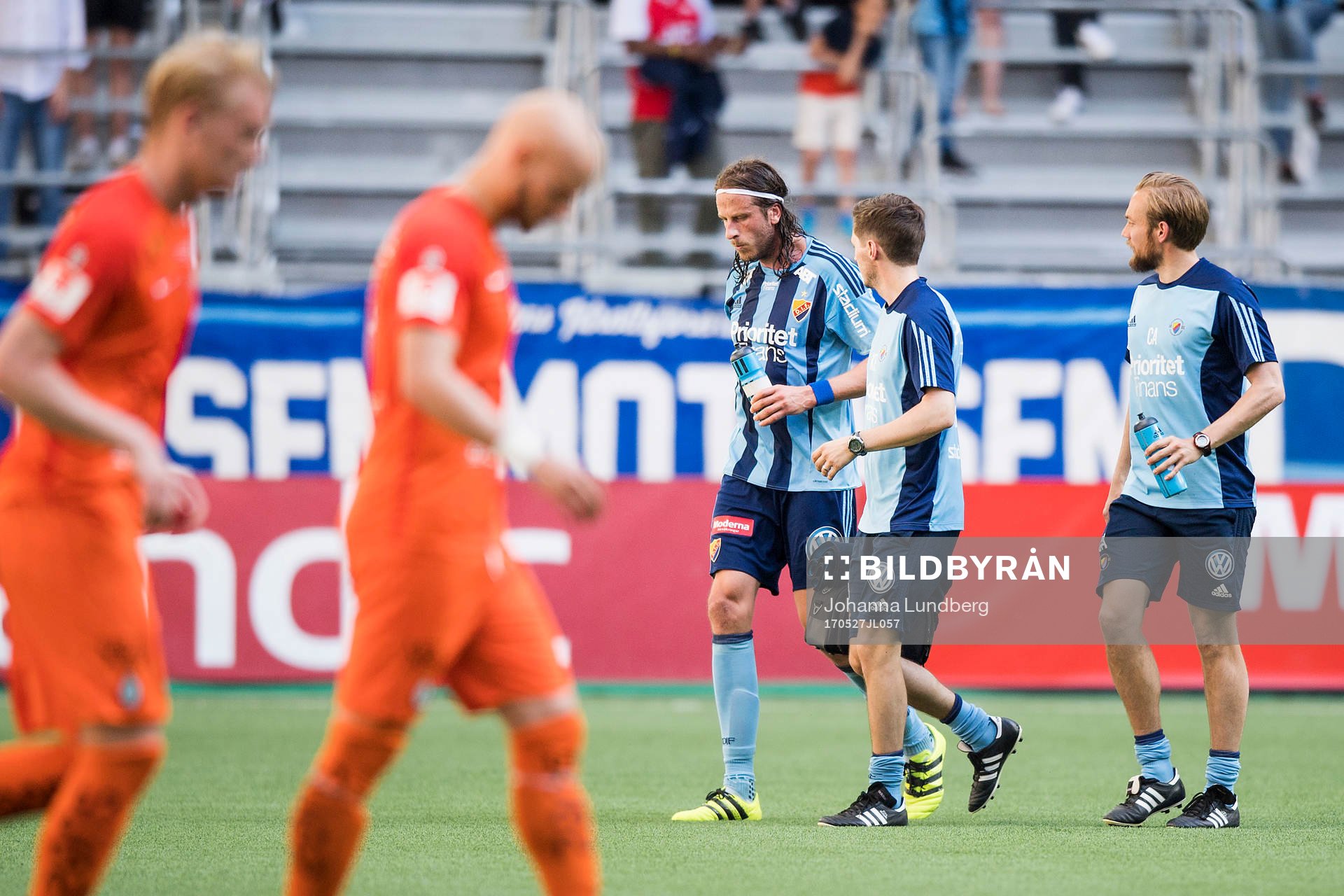 Djurgårdens Jonas Olsson går av planen