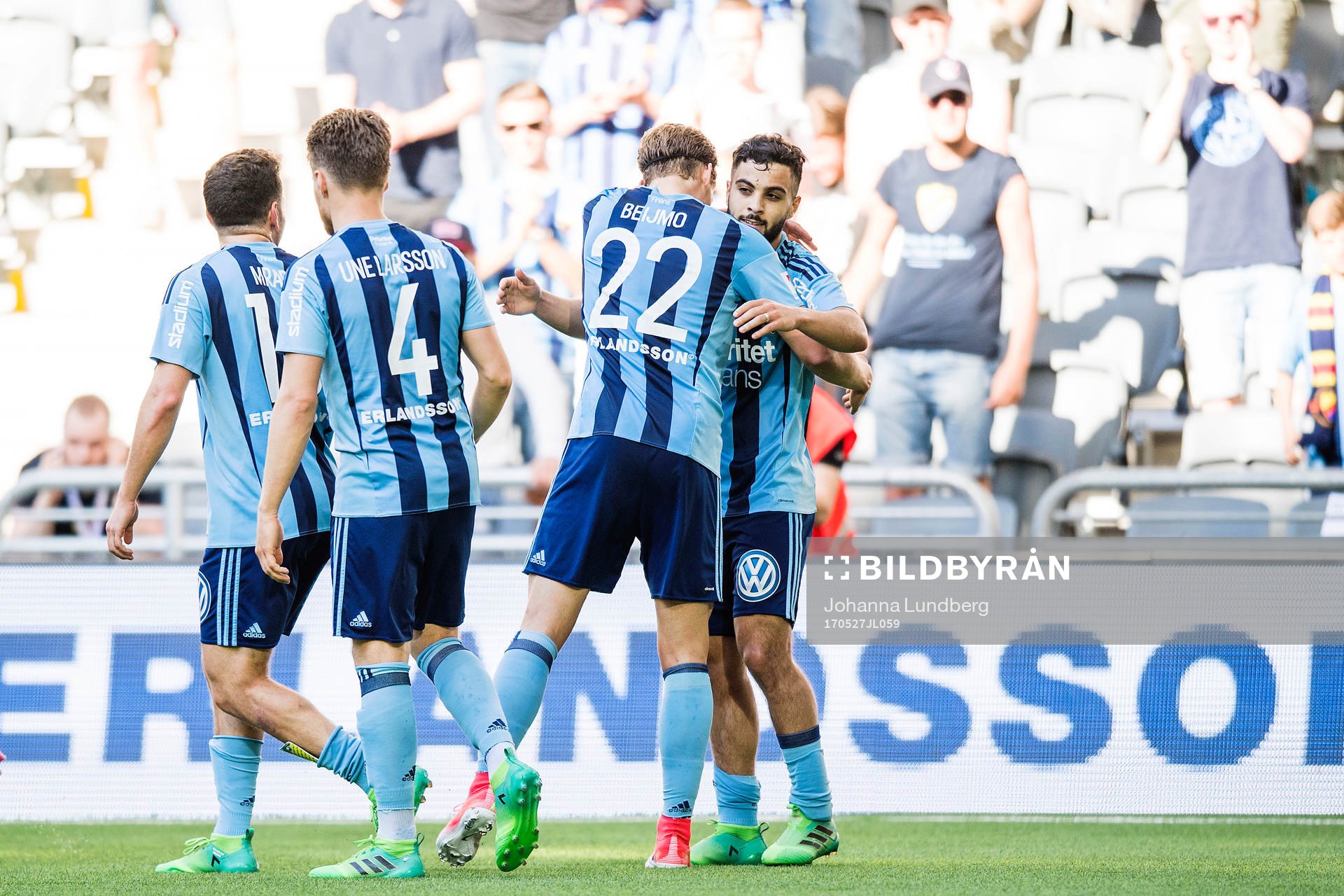 Djurgårdens Felix Beijmo och Othman El Kabir jublar