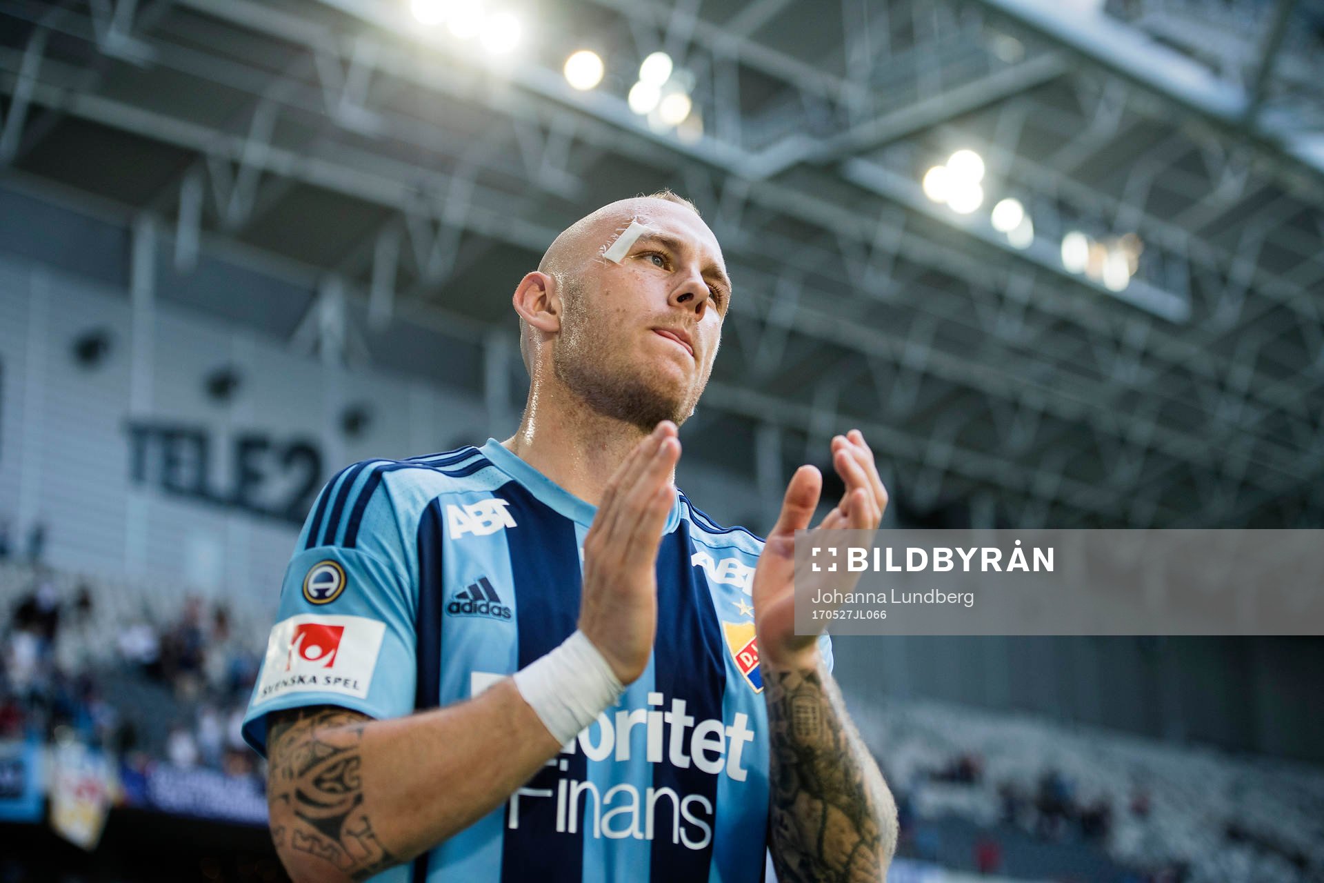 Djurgårdens Magnus Eriksson tackar publiken