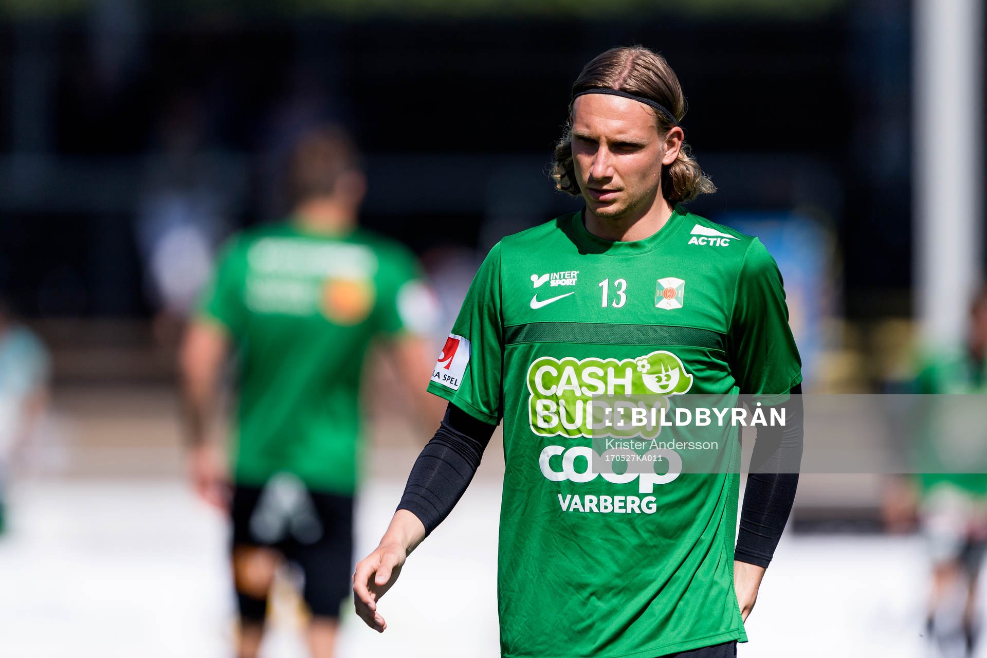 Varbergs Eric Nilsson före fotbollsmatchen i Superettan