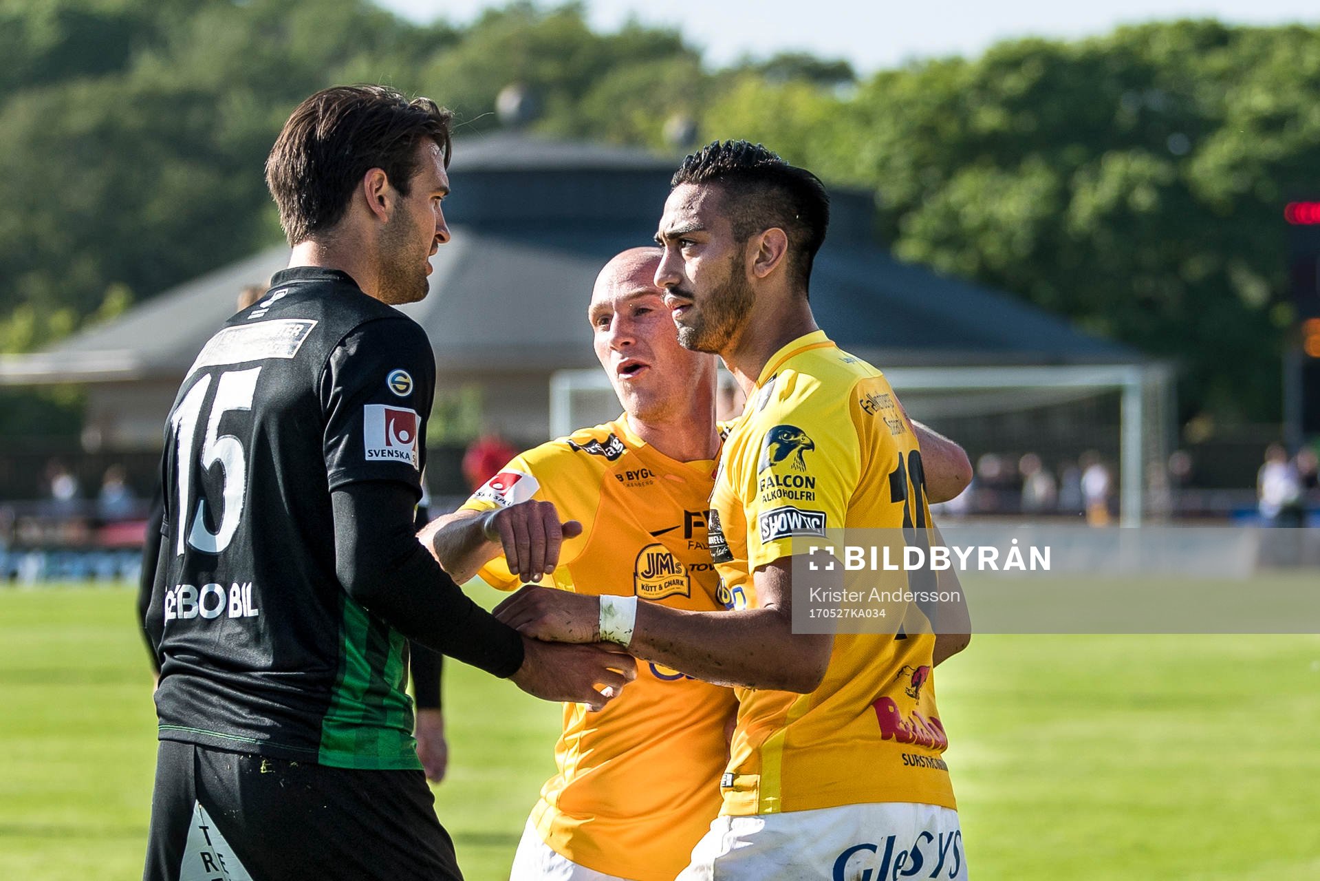 Tumult mellan Varbergs Oliver Stanisic och Falkenbergs Amin
