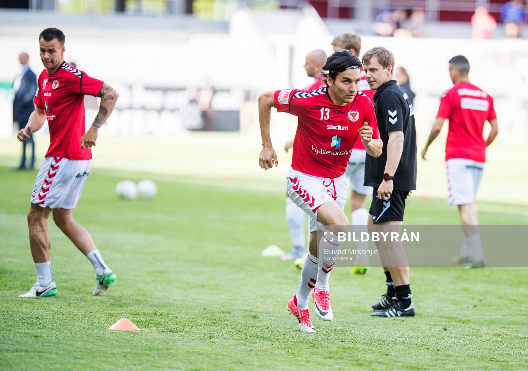 Kalmars Emin Nouri värmer upp