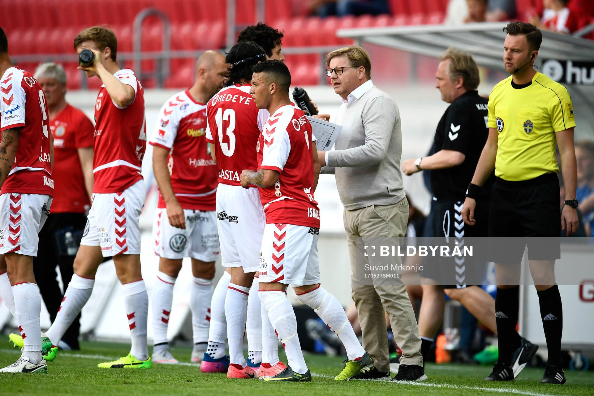 Kalmars spelare med tränare Peter Swärdh