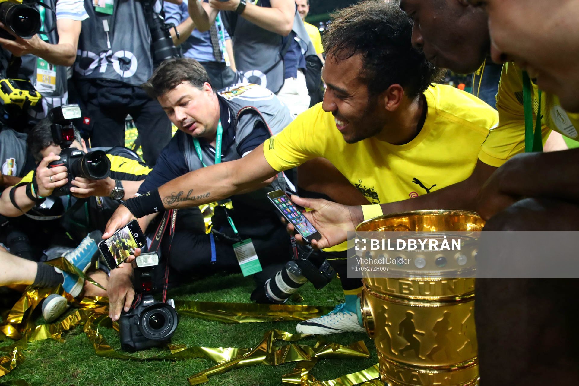 Football Soccer - Eintracht Frankfurt v Borussia Dortmund - DFB-Pokal Final - Olympic Stadium, Berlin, Germany - 27/5/17 Borussia Dortmund's Pierre-Emerick Aubameyang takes a selfie photograph as he celebrates with the trophy after victory Reuters / Michael Dalder Livepic DFL RULES TO LIMIT THE ONLINE USAGE DURING MATCH TIME TO 15 PICTURES PER GAME. IMAGE SEQUENCES TO SIMULATE VIDEO IS NOT ALLOWED AT ANY TIME. FOR FURTHER QUERIES PLEASE CONTACT DFL DIRECTLY AT + 49 69 650050 DFB RULES PROHIBIT USE IN MMS SERVICES VIA HANDHELD DEVICES UNTIL TWO HOURS AFTER A MATCH AND ANY USAGE ON INTERNET OR ONLINE MEDIA SIMULATING VIDEO FOOTAGE DURING THE MATCH.