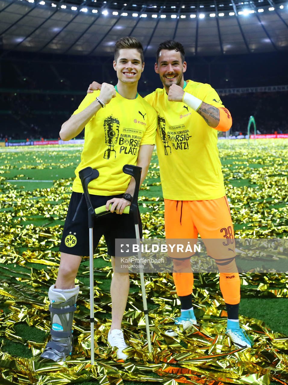 Football Soccer - Eintracht Frankfurt v Borussia Dortmund - DFB-Pokal Final - Olympic Stadium, Berlin, Germany - 27/5/17 BBorussia Dortmund's Roman Burki and Julian Weigl celebrate winning the DFB-Pokal Final Reuters / Kai Pfaffenbach Livepic DFL RULES TO LIMIT THE ONLINE USAGE DURING MATCH TIME TO 15 PICTURES PER GAME. IMAGE SEQUENCES TO SIMULATE VIDEO IS NOT ALLOWED AT ANY TIME. FOR FURTHER QUERIES PLEASE CONTACT DFL DIRECTLY AT + 49 69 650050 DFB RULES PROHIBIT USE IN MMS SERVICES VIA HANDHELD DEVICES UNTIL TWO HOURS AFTER A MATCH AND ANY USAGE ON INTERNET OR ONLINE MEDIA SIMULATING VIDEO FOOTAGE DURING THE MATCH.