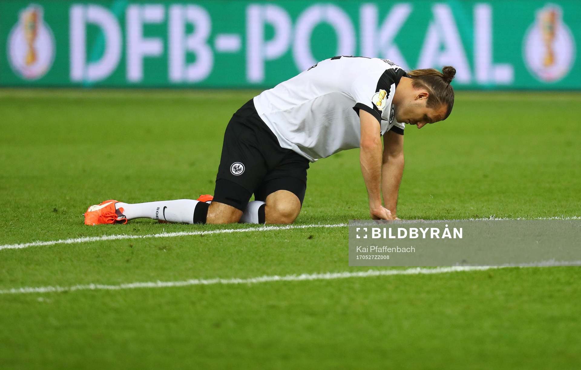 Football Soccer - Eintracht Frankfurt v Borussia Dortmund - DFB-Pokal Final - Olympic Stadium, Berlin, Germany - 27/5/17 Eintracht Frankfurt's Alexander Meier looks dejected after the match Reuters / Kai Pfaffenbach Livepic