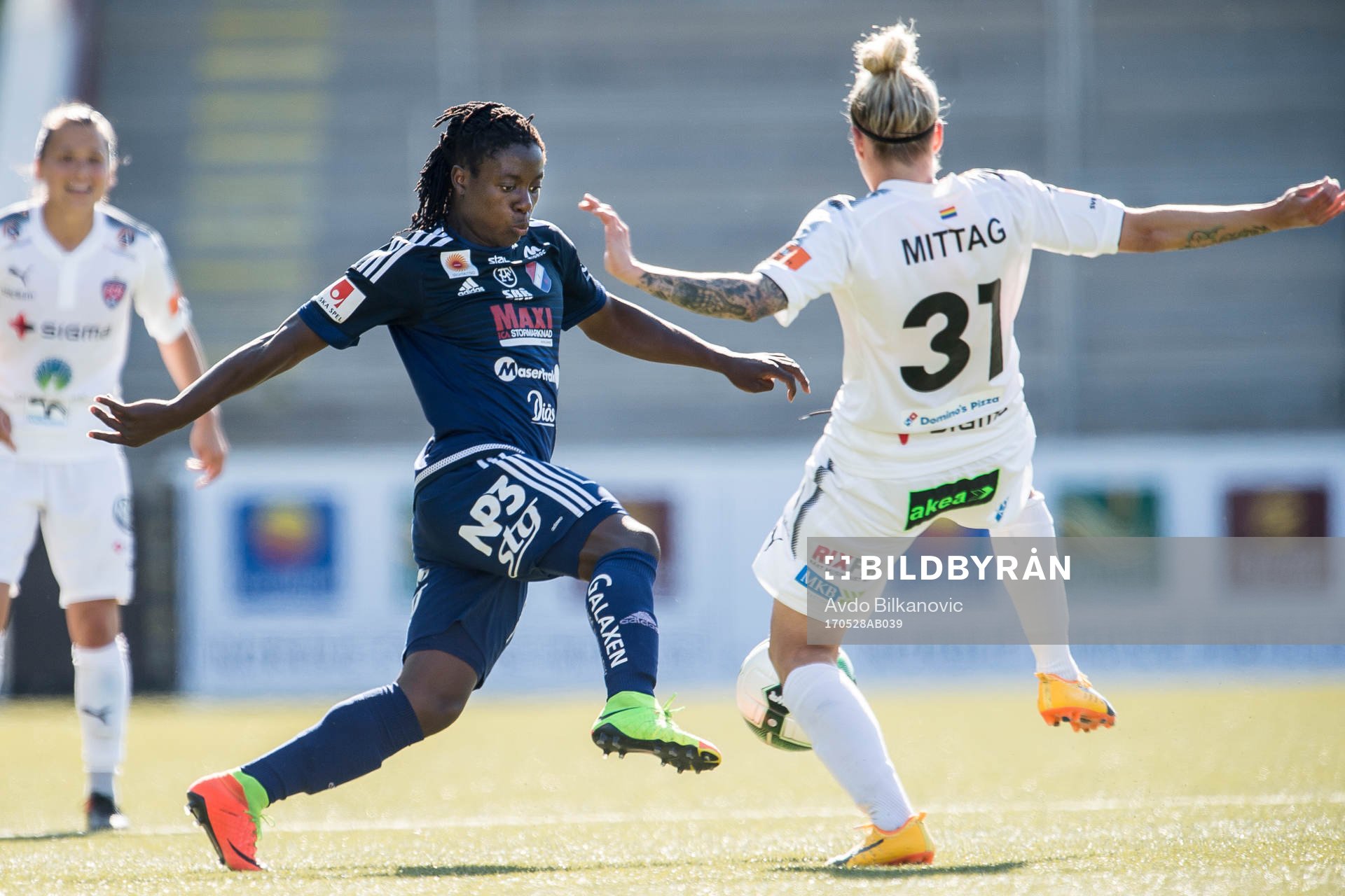 Kvarnsvedens Tabitha Chawinga och Rosengårds Anja Mittag