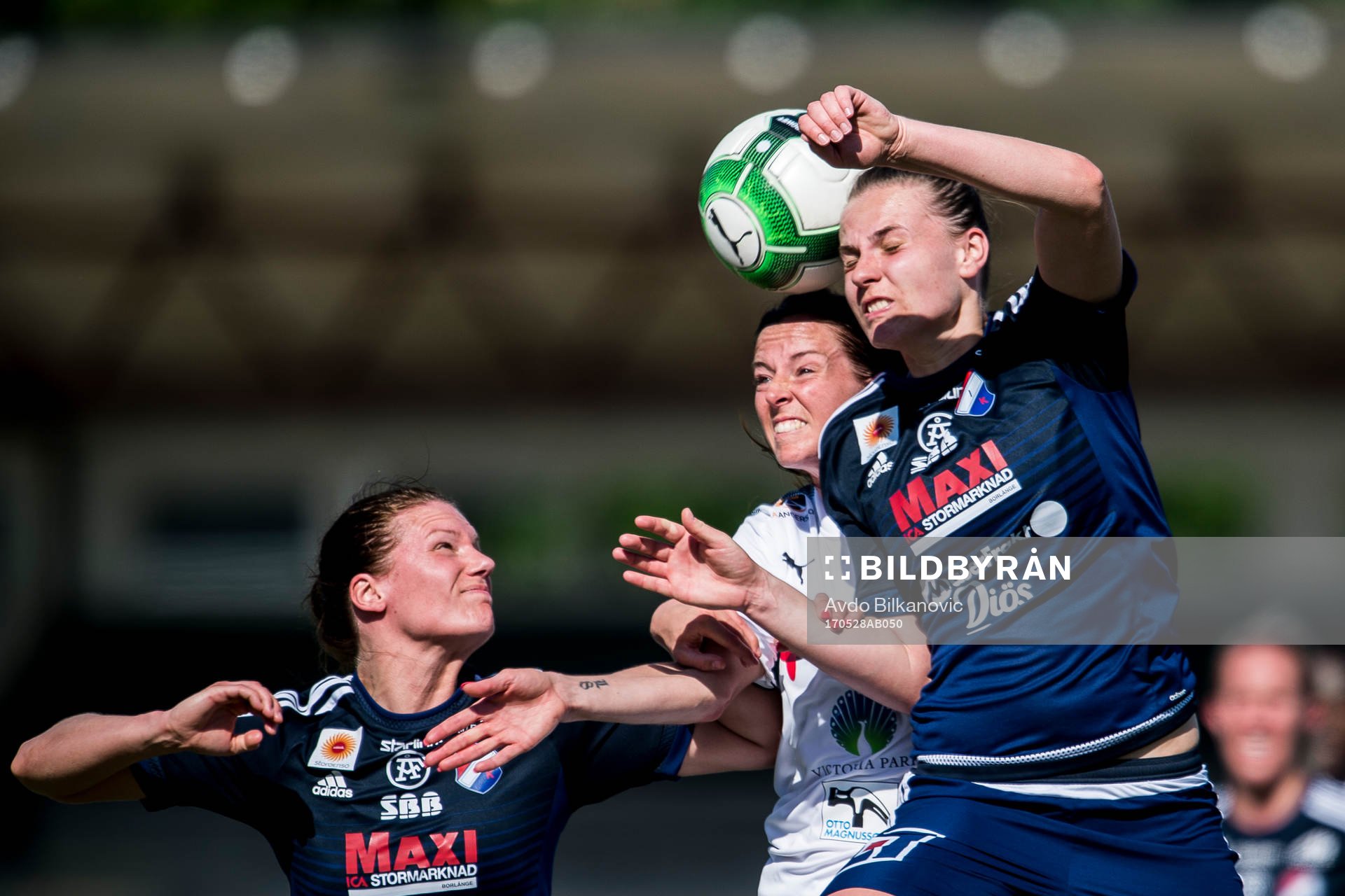 Rosengårds Lotta Schelin i nickduellen mot Kvarnsvedens