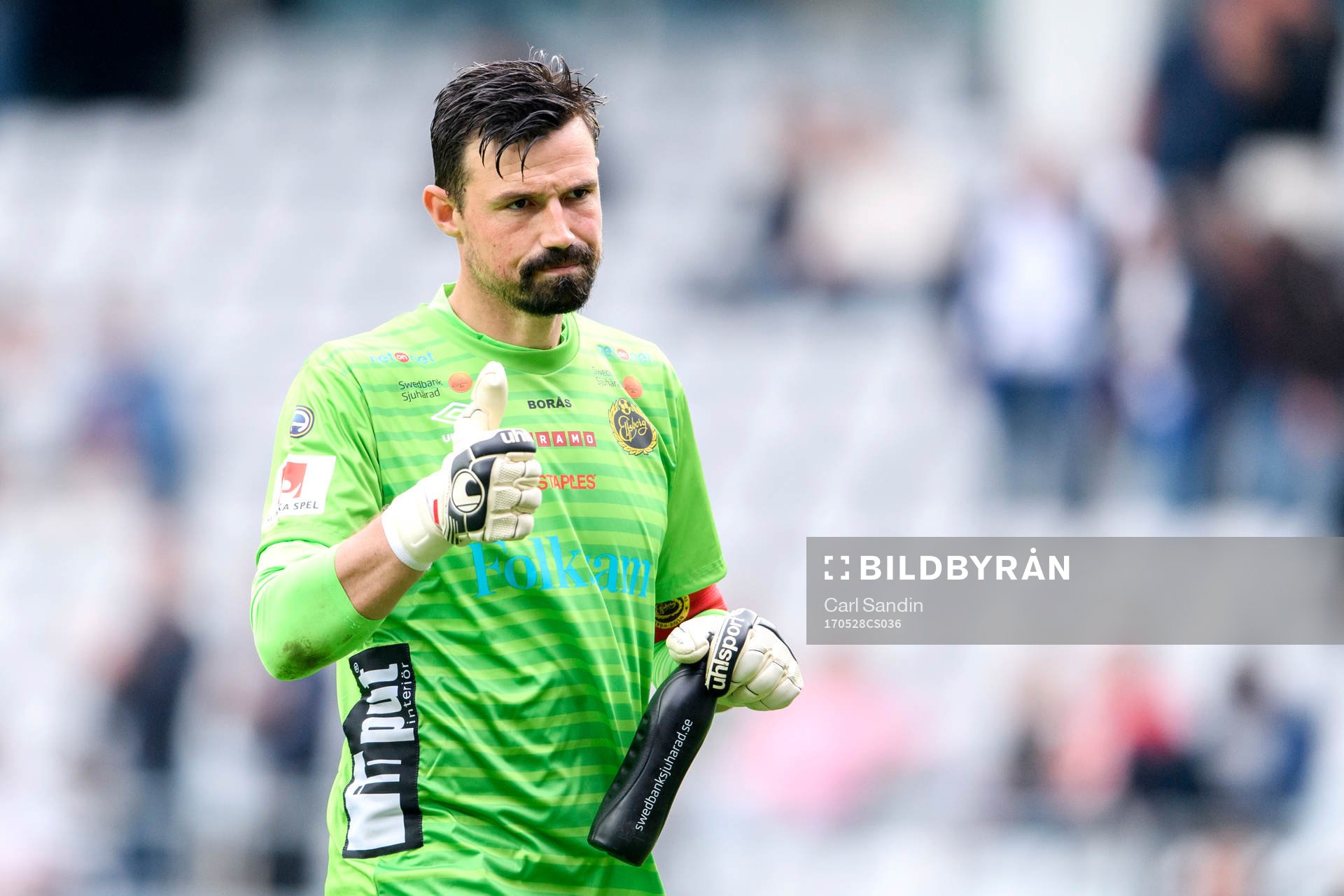 Elfsborgs målvakt Kevin Stuhr Ellegaard gör tummen upp
