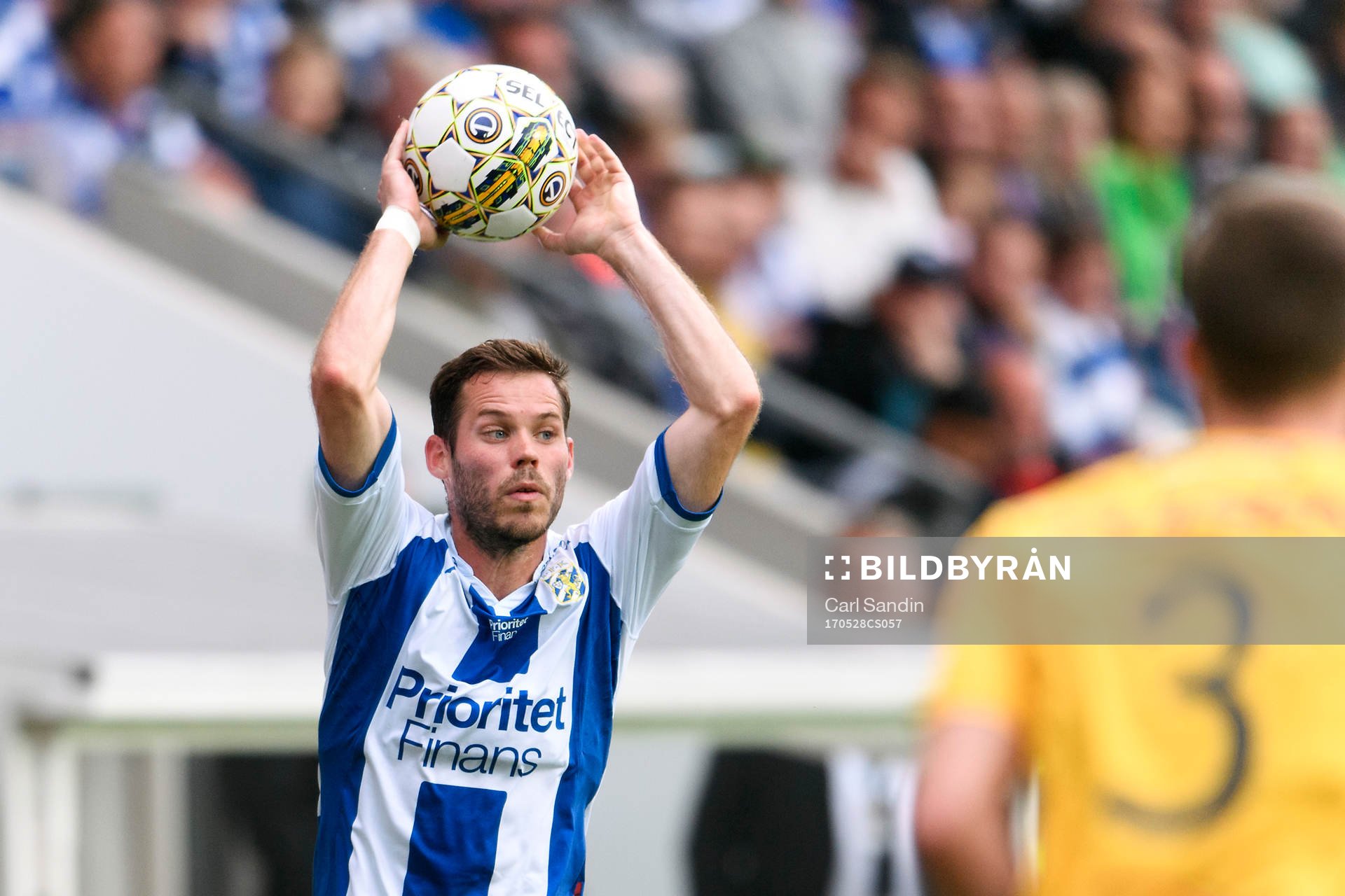 IFK Göteborgs Emil Salomonsson kastare ett inkast