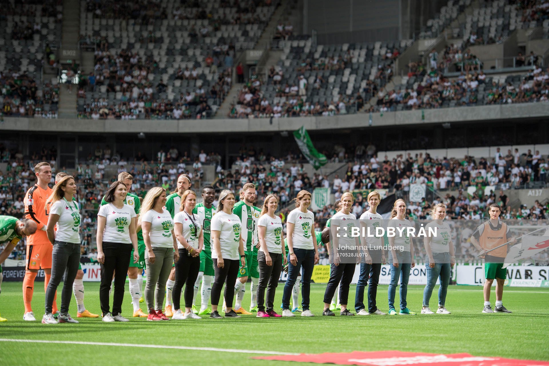 Hammarbys spelare går in med mammor istället för knattar