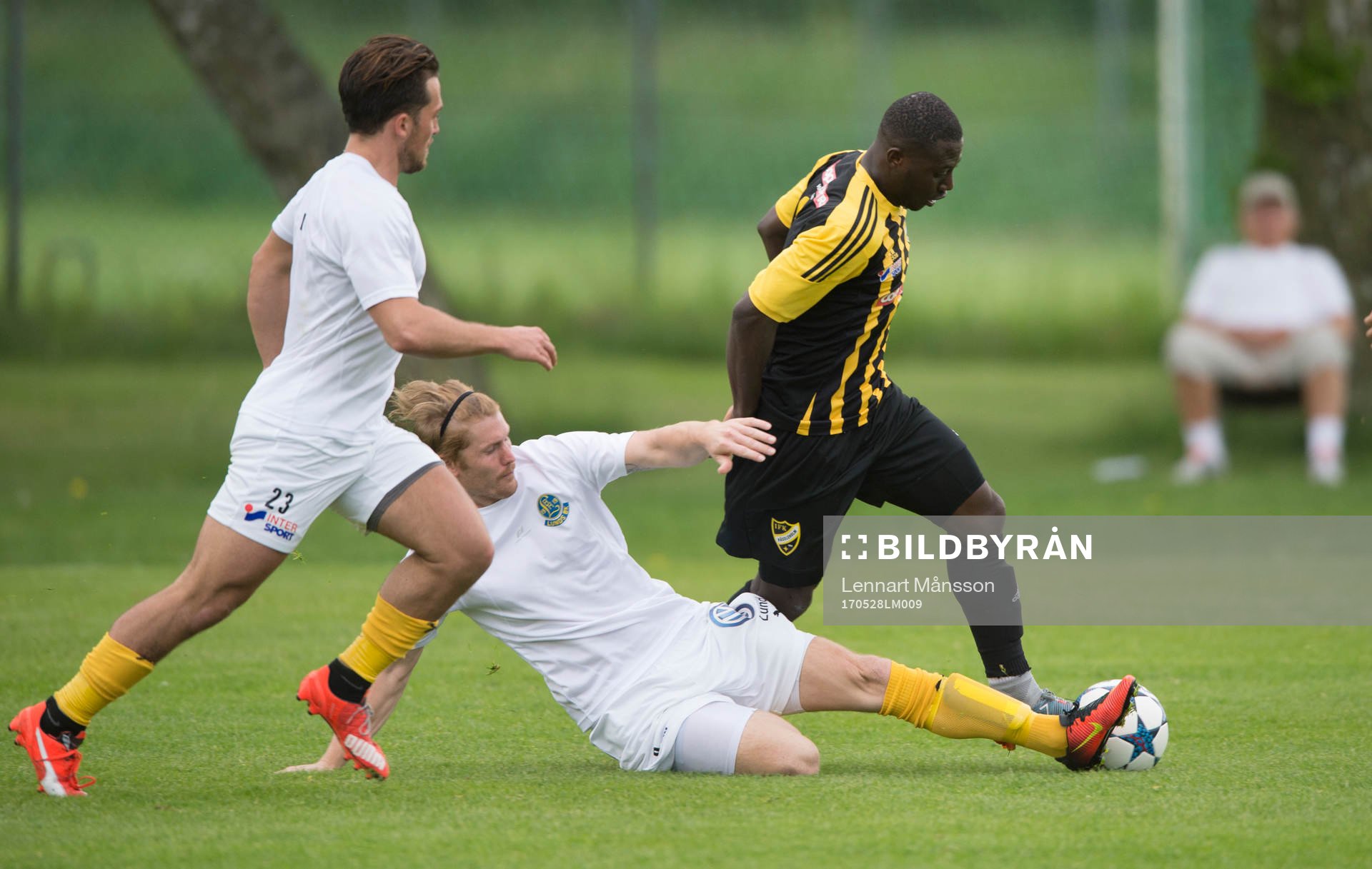 IFK Hässleholms Mike Andrew i matchen i division 2 mellan
