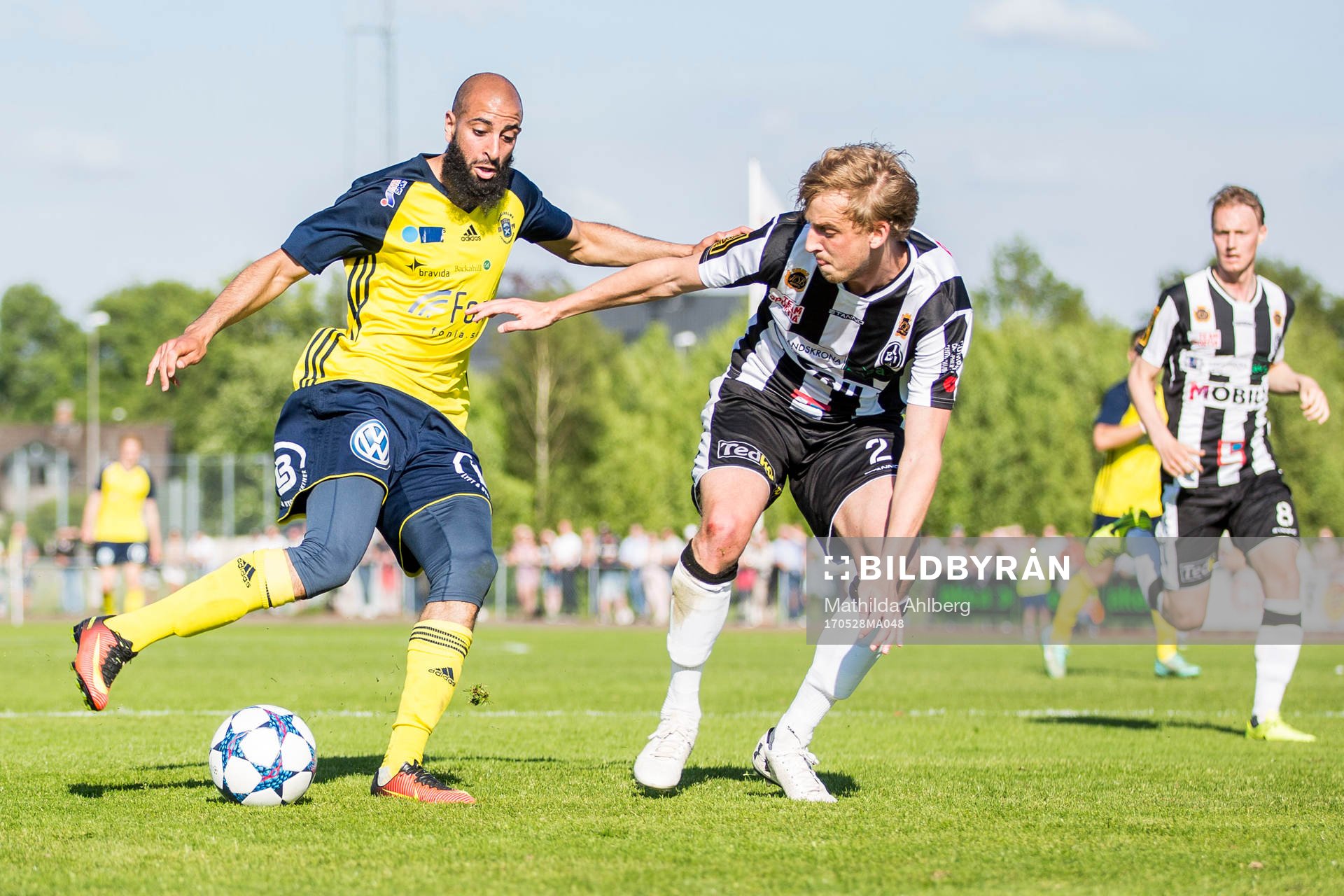 Ängelholms Akram Mansour och Landskronas Viktor Svensson