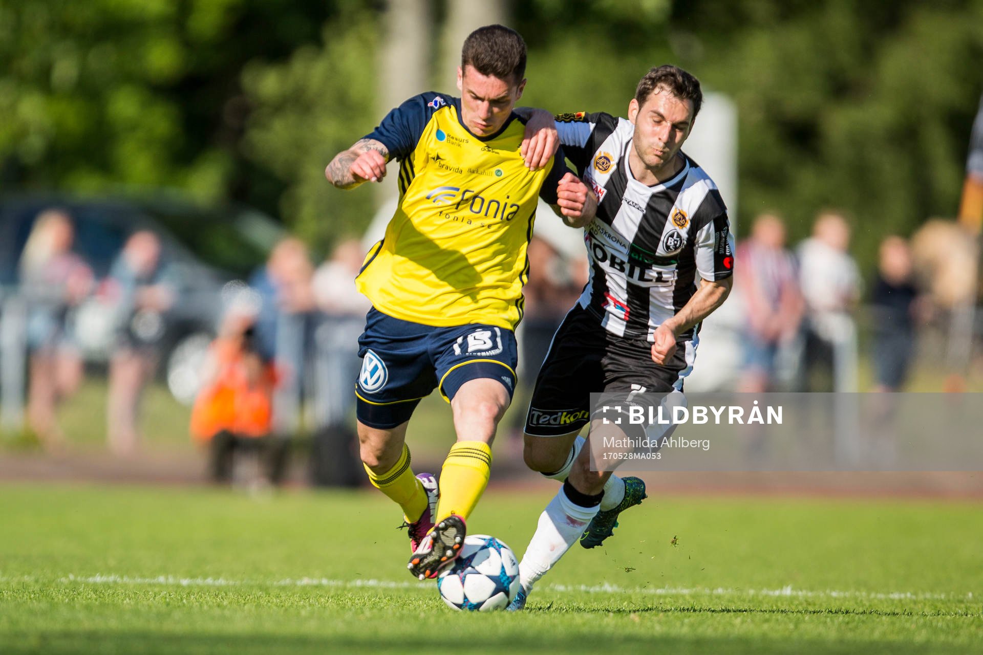 Ängelholms Nemanja Gojacanin i duell med Landskronas Alexander Tkacz under fotbollsmatchen i Division 1 Södra mellan Ängelholm och Landskrona den  28 maj 2017 i Ängelholm.