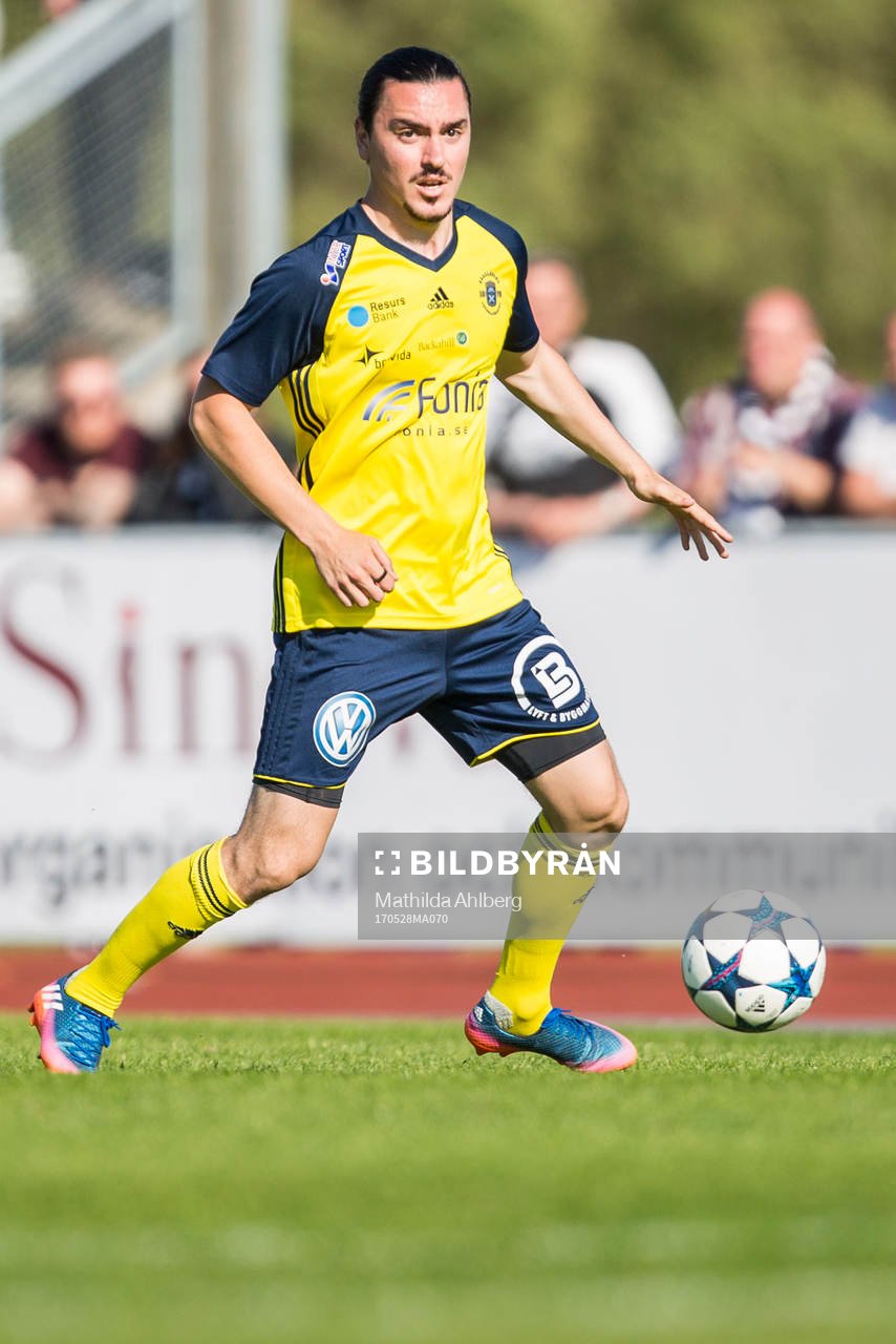 Ängelholms Arton Jashari under fotbollsmatchen i Division 1 Södra mellan Ängelholm och Landskrona den  28 maj 2017 i Ängelholm.
