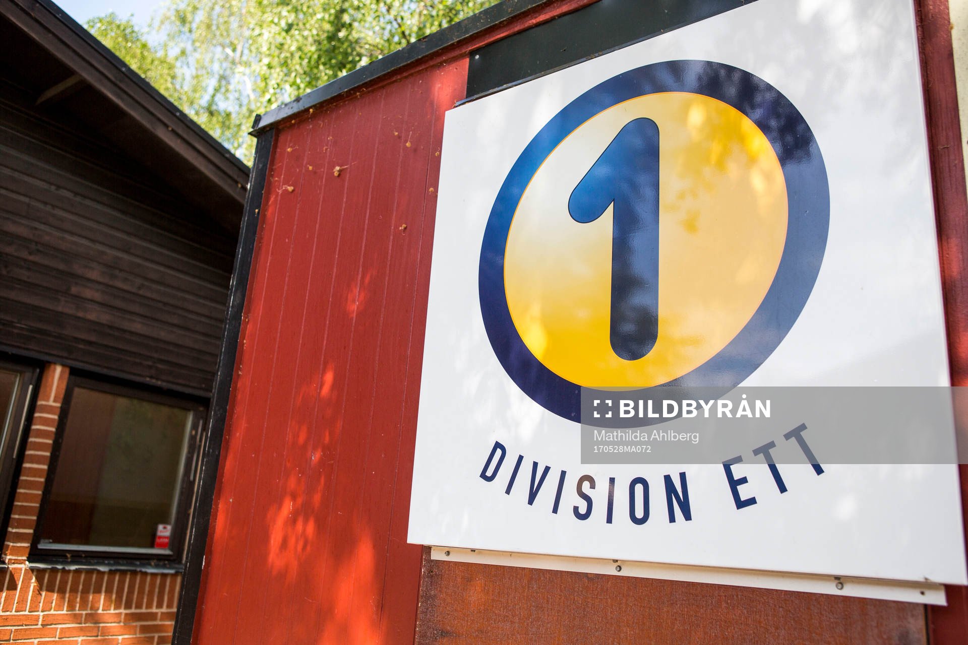 Skylt med texten Division Ett