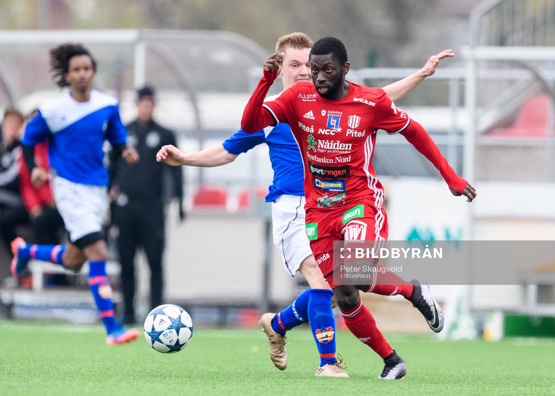 Piteås Samuel Naiwo med bollen