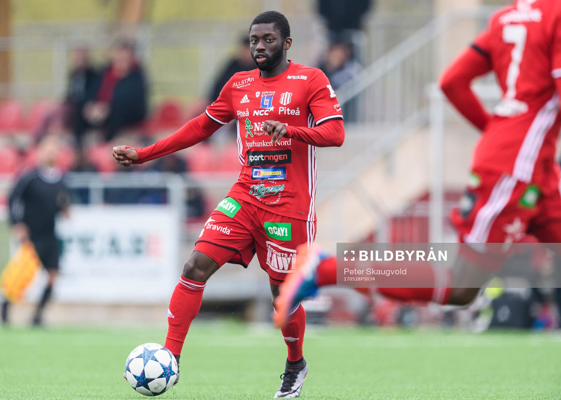 Piteås Samuel Naiwo med bollen