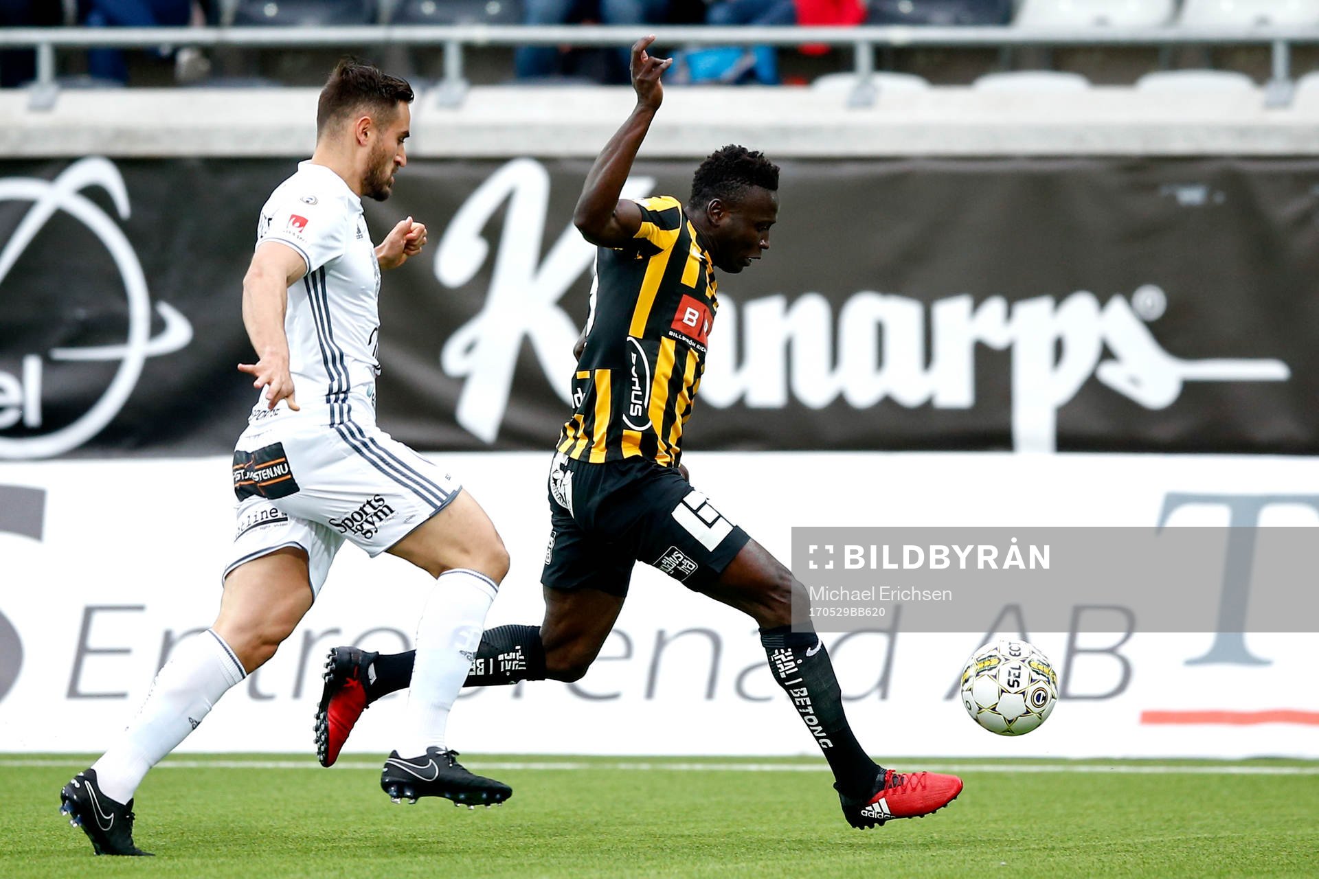 Häckens Alhassan Kamara och Östersunds Sotirios