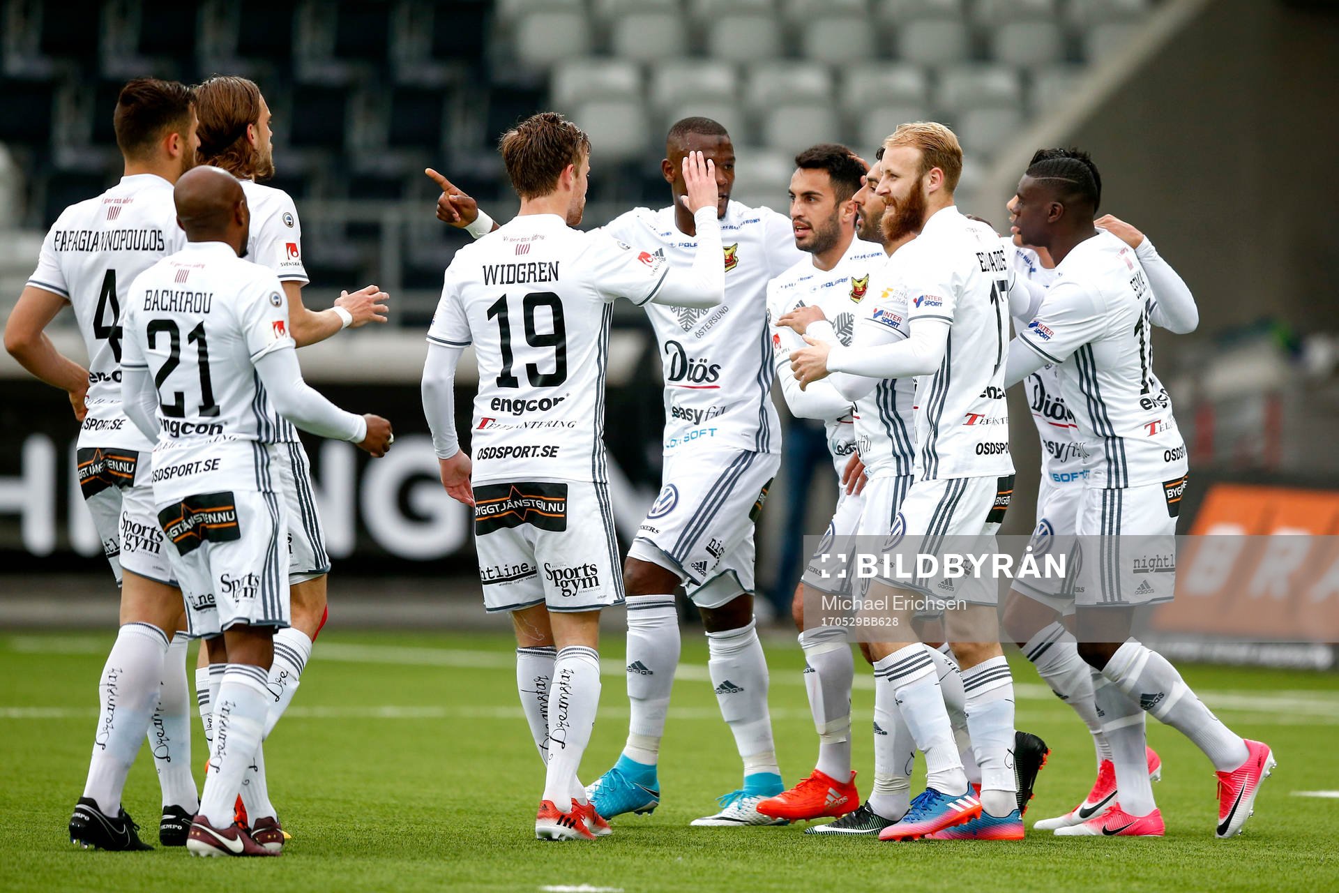 Östersunds Brwa Nouri jublar med lagkamrater