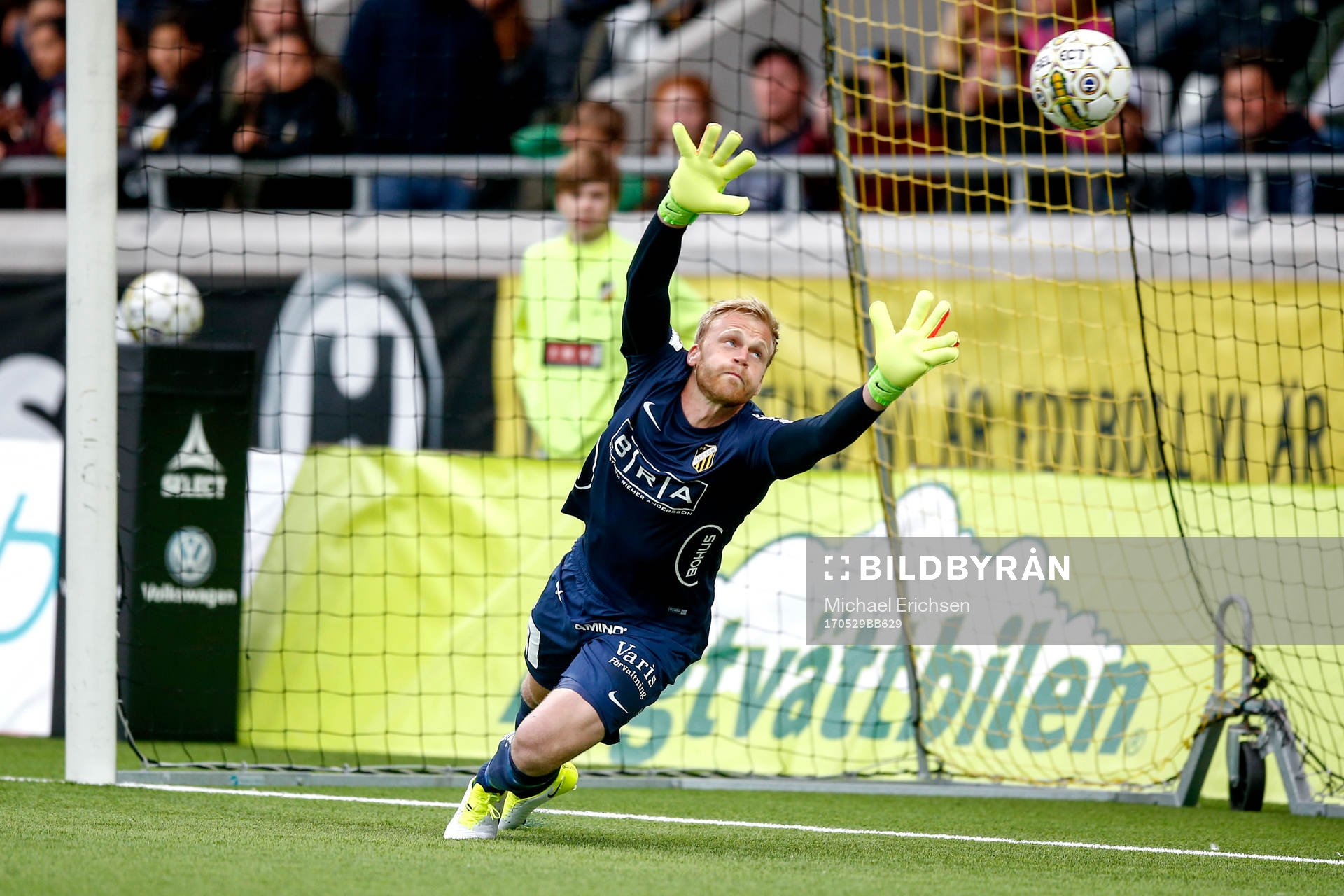 Häckens målvakt Peter Abrahamsson släpper in 0-1 på