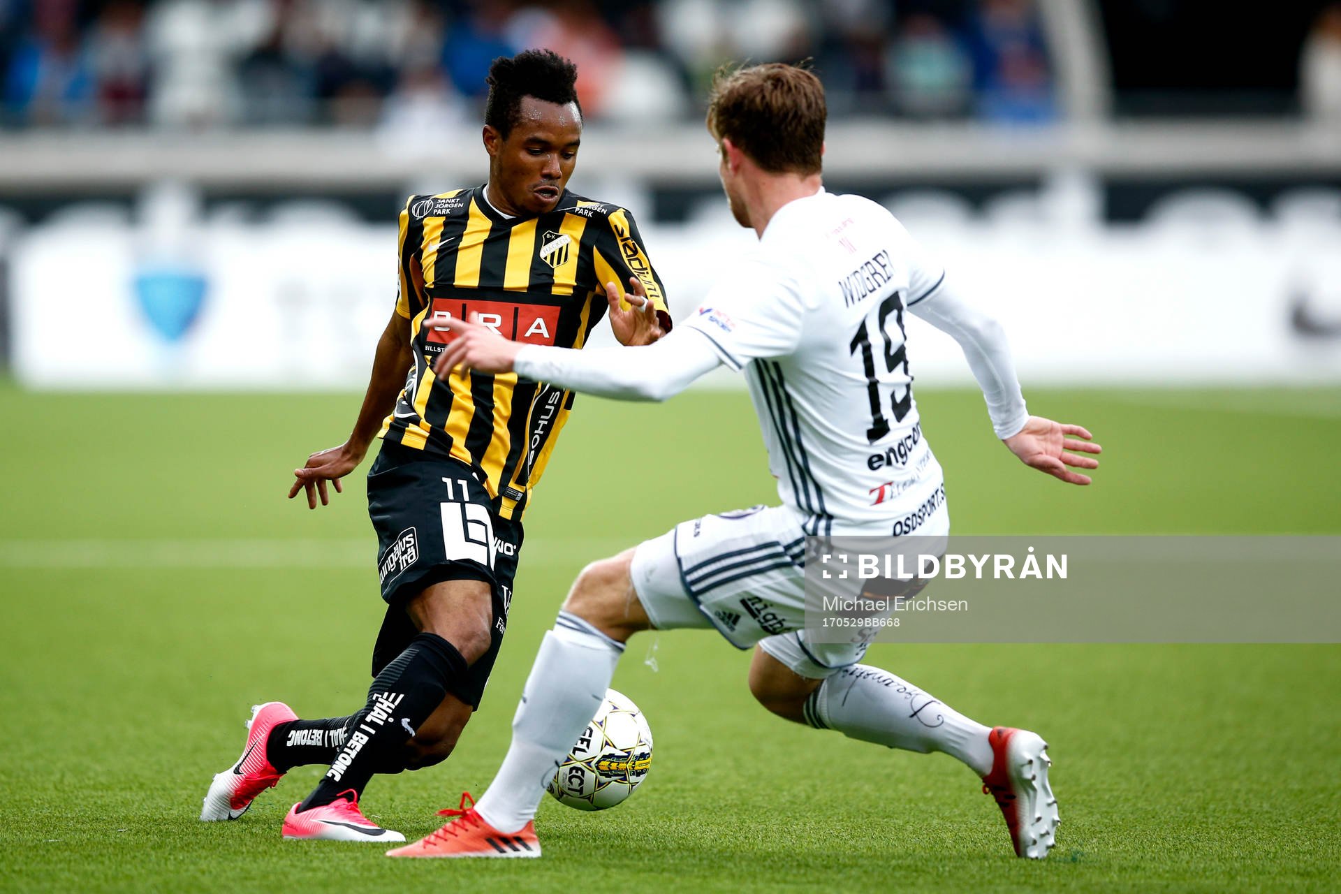 Häckens Nasiru Mohammed och Östersunds Dennis Widgren