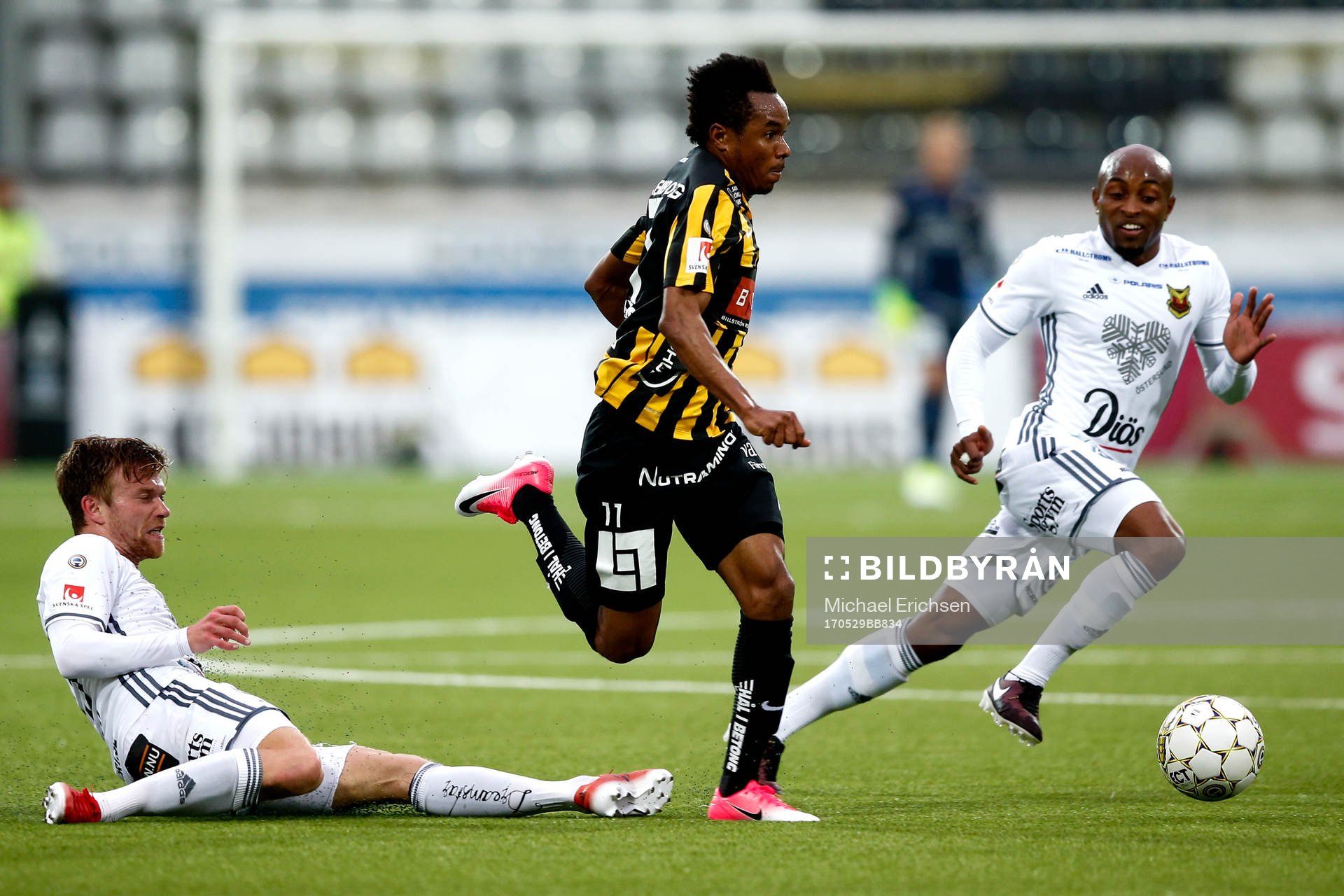Häckens Nasiru Mohammed och Östersunds Dennis Widgren
