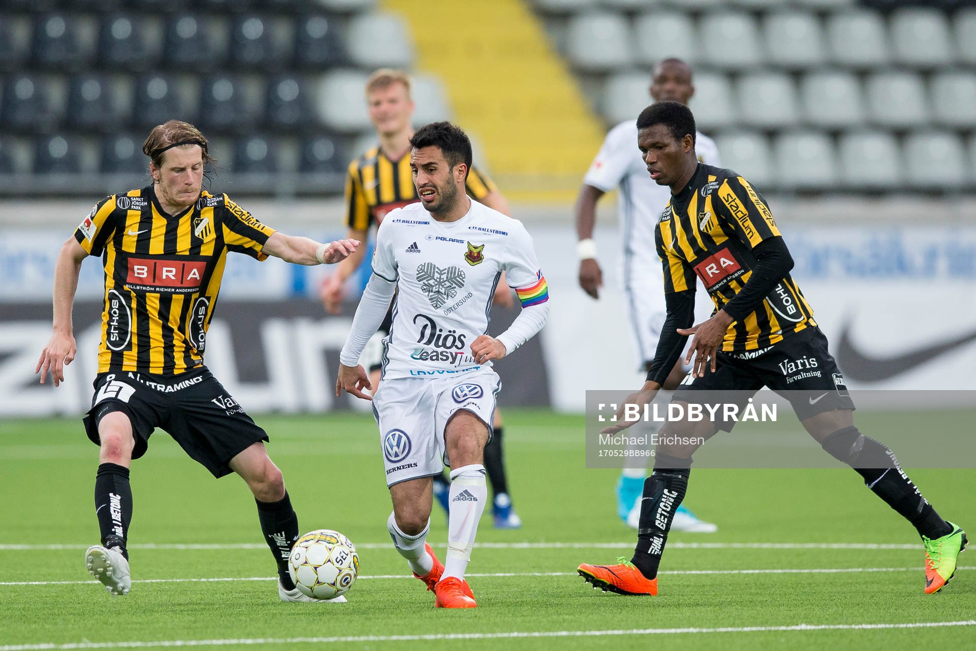 Östersunds Brwa Nouri mot Häckens Erik Friberg och