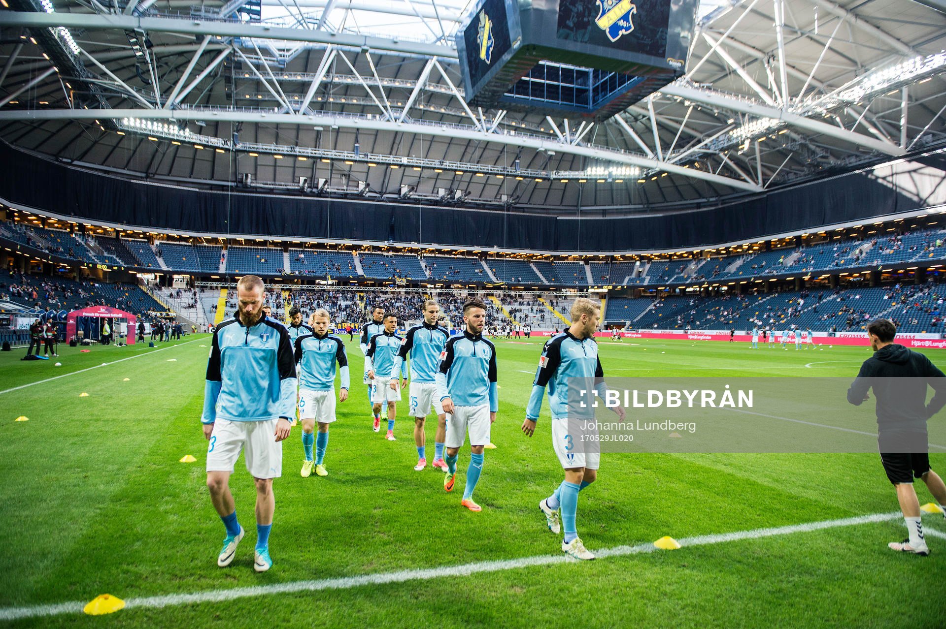Malmö FFs Jo Inge Berget och Anton Tinnerholm värmer upp