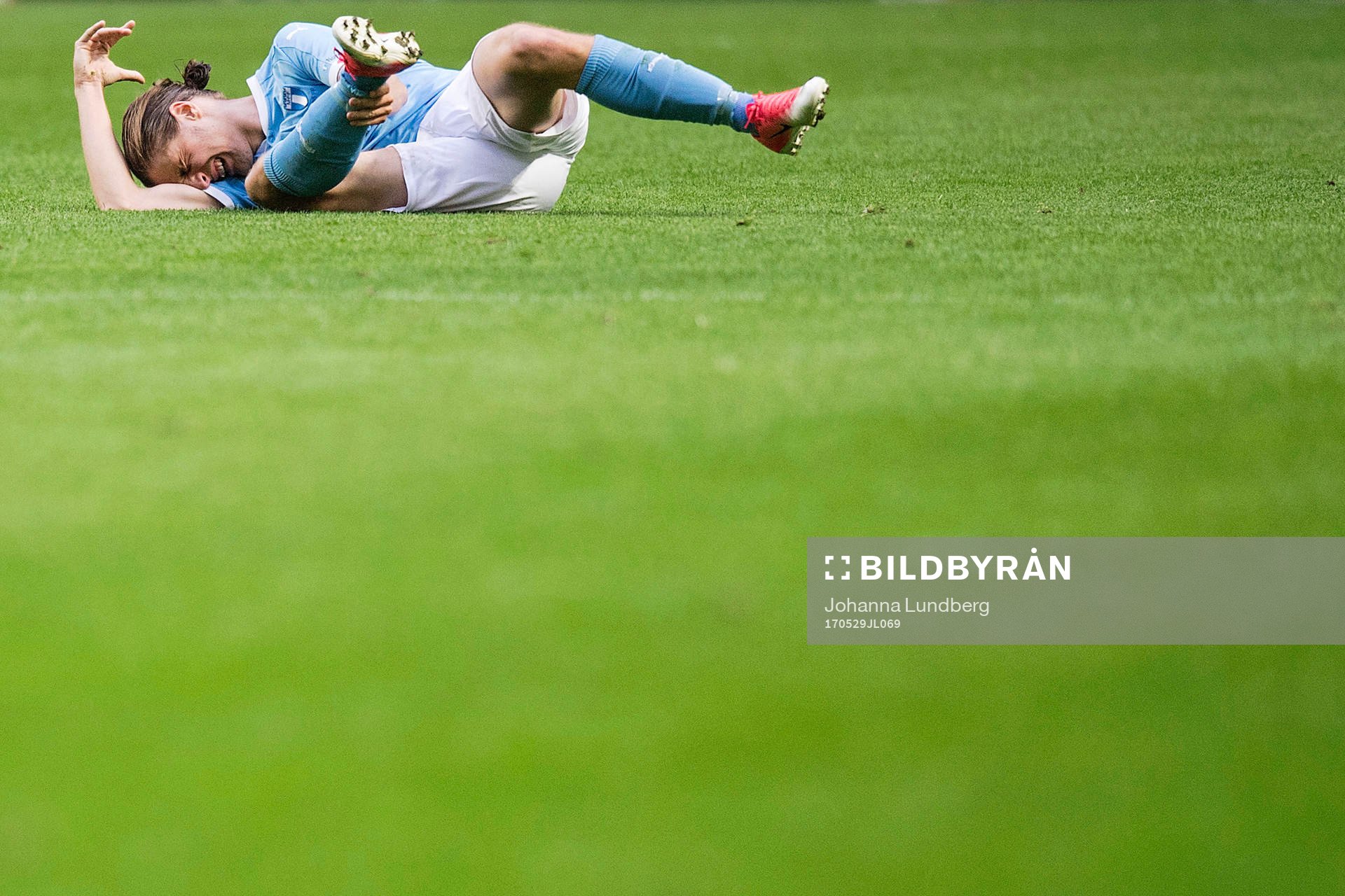 Malmö FFs Pawel Cibicki får ont