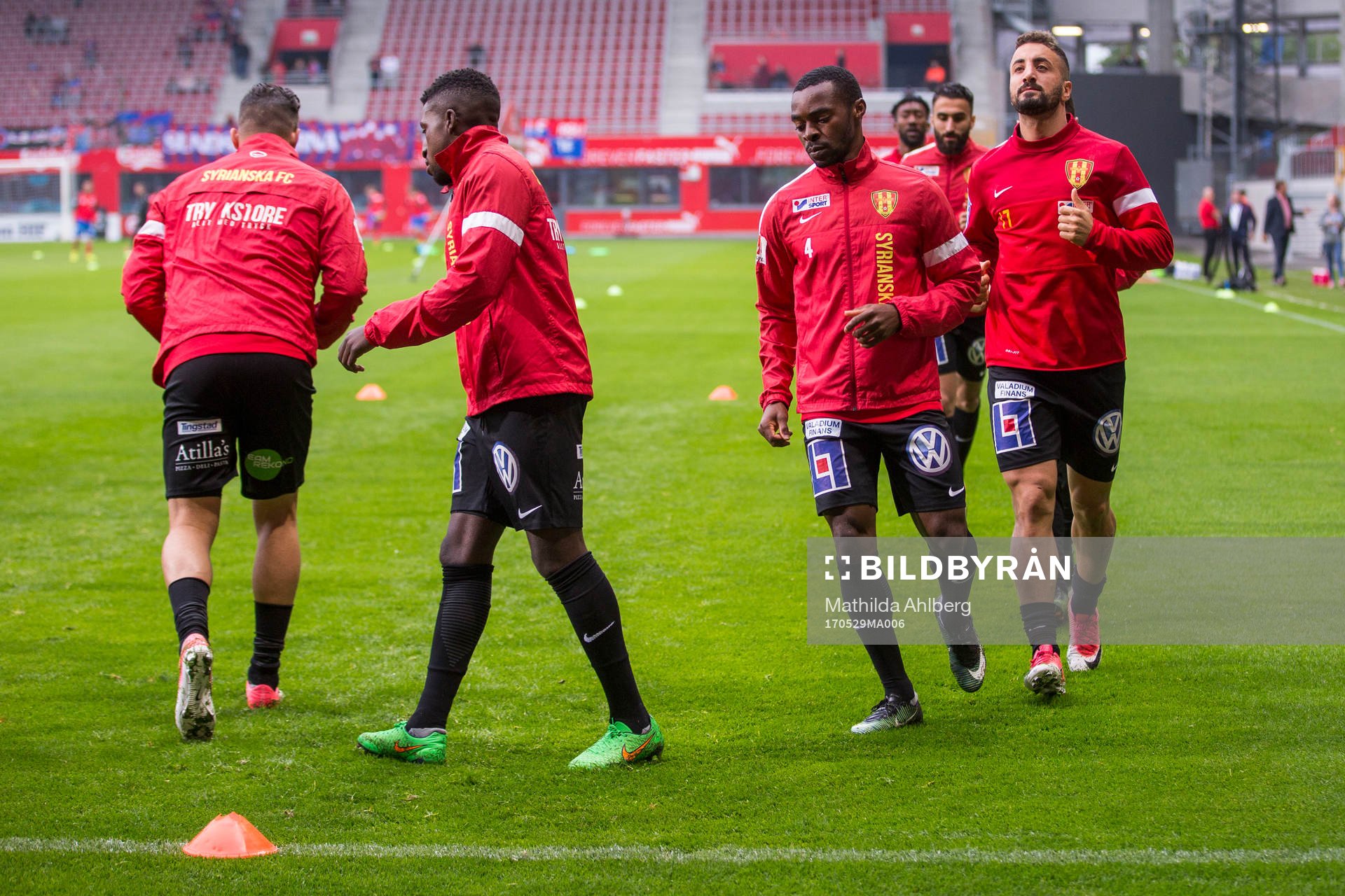Syrianskas spelare värmer upp