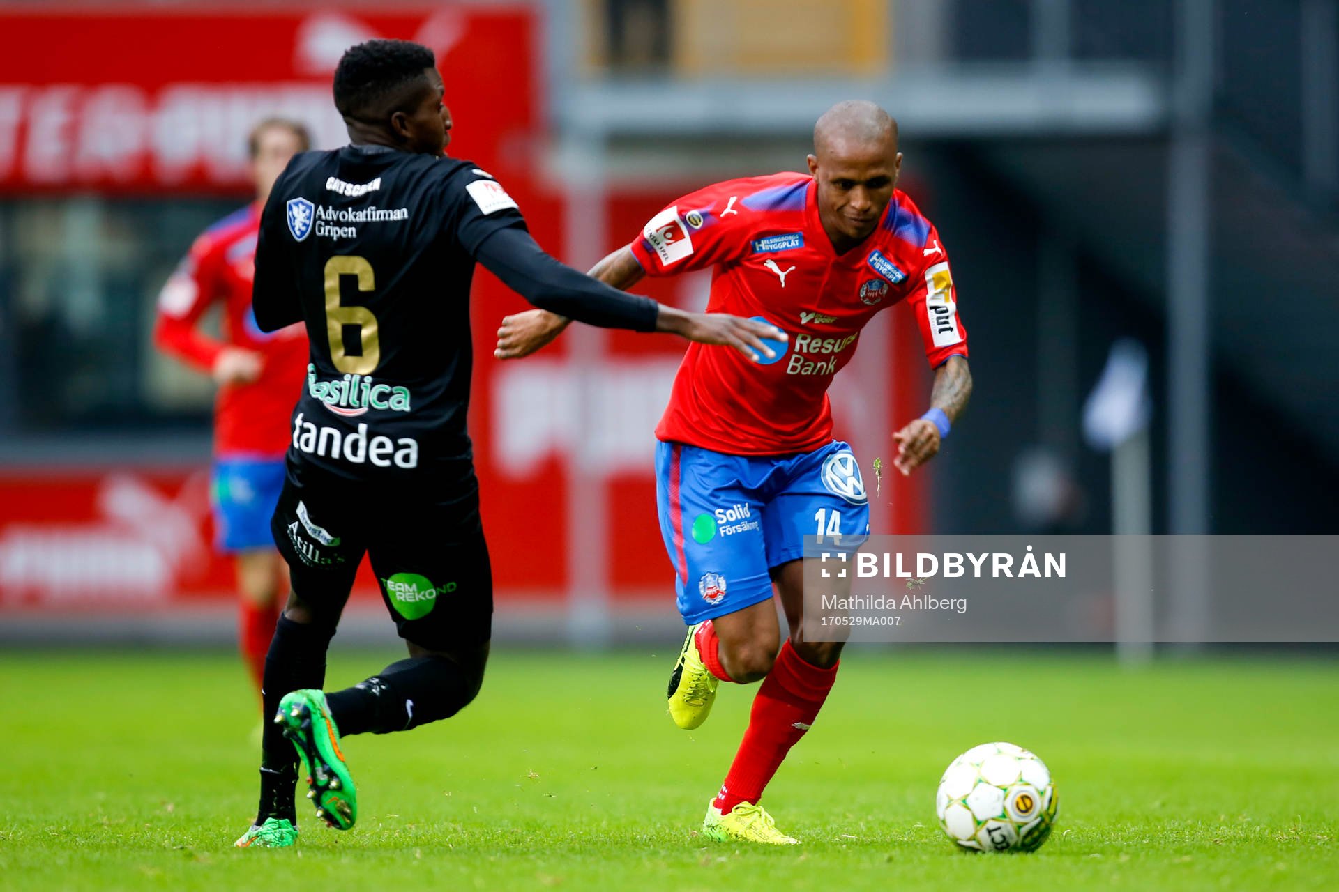 Syrianskas Samuel Akintioye och Helsingborgs Bradley