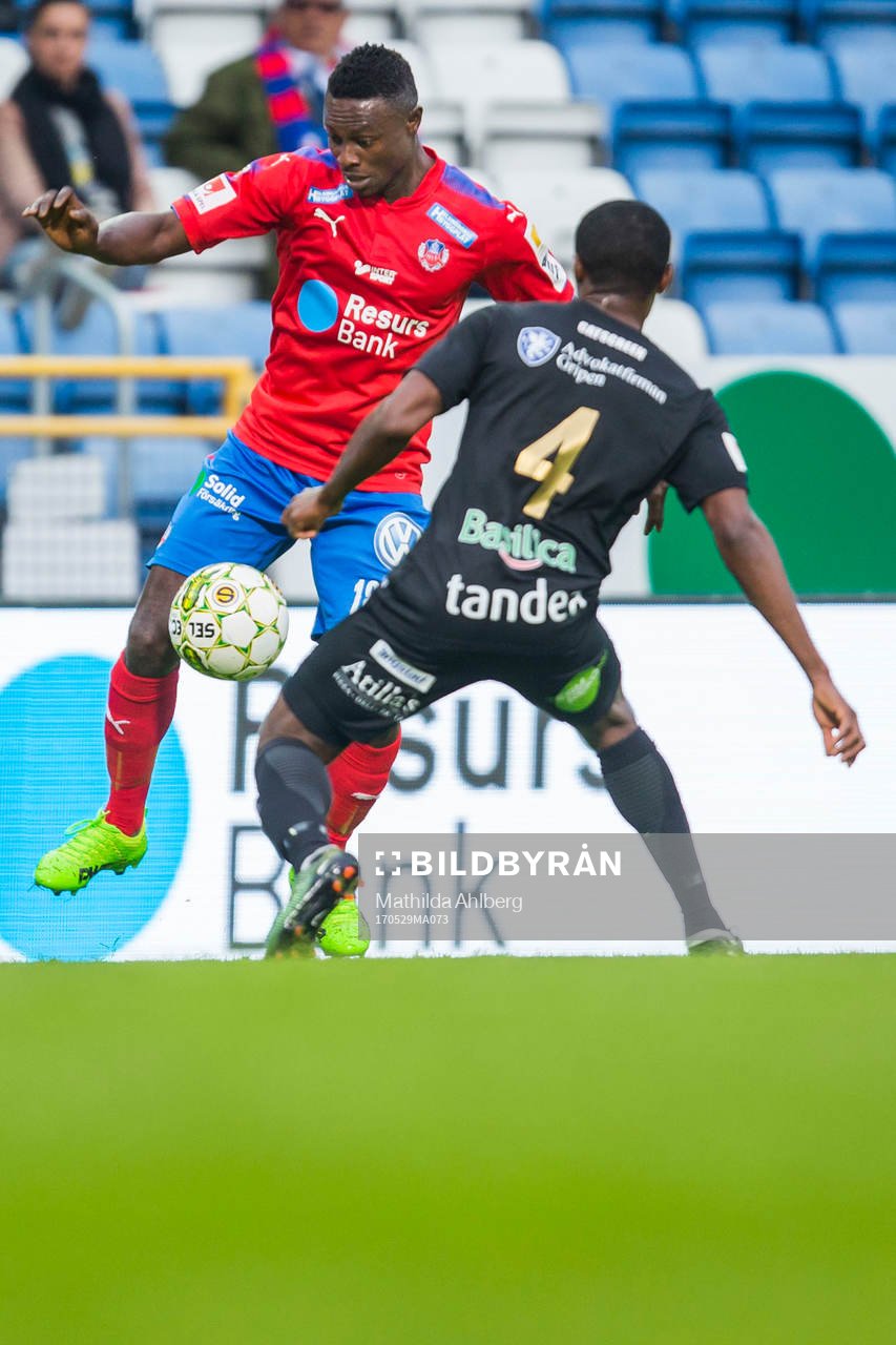 Helsingborgs Oke Akpoveta och Syrianskas Success Chimankpa