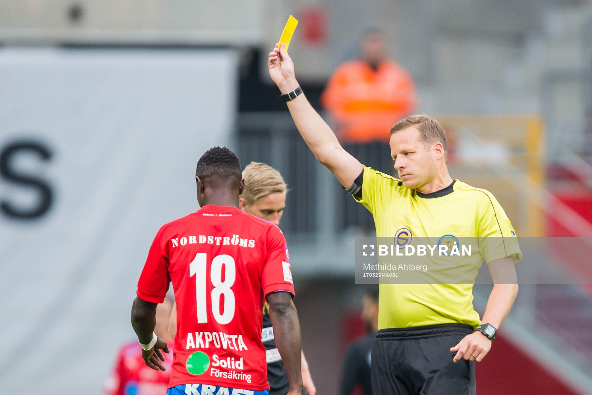 Domare Johan Krantz varnar spelare