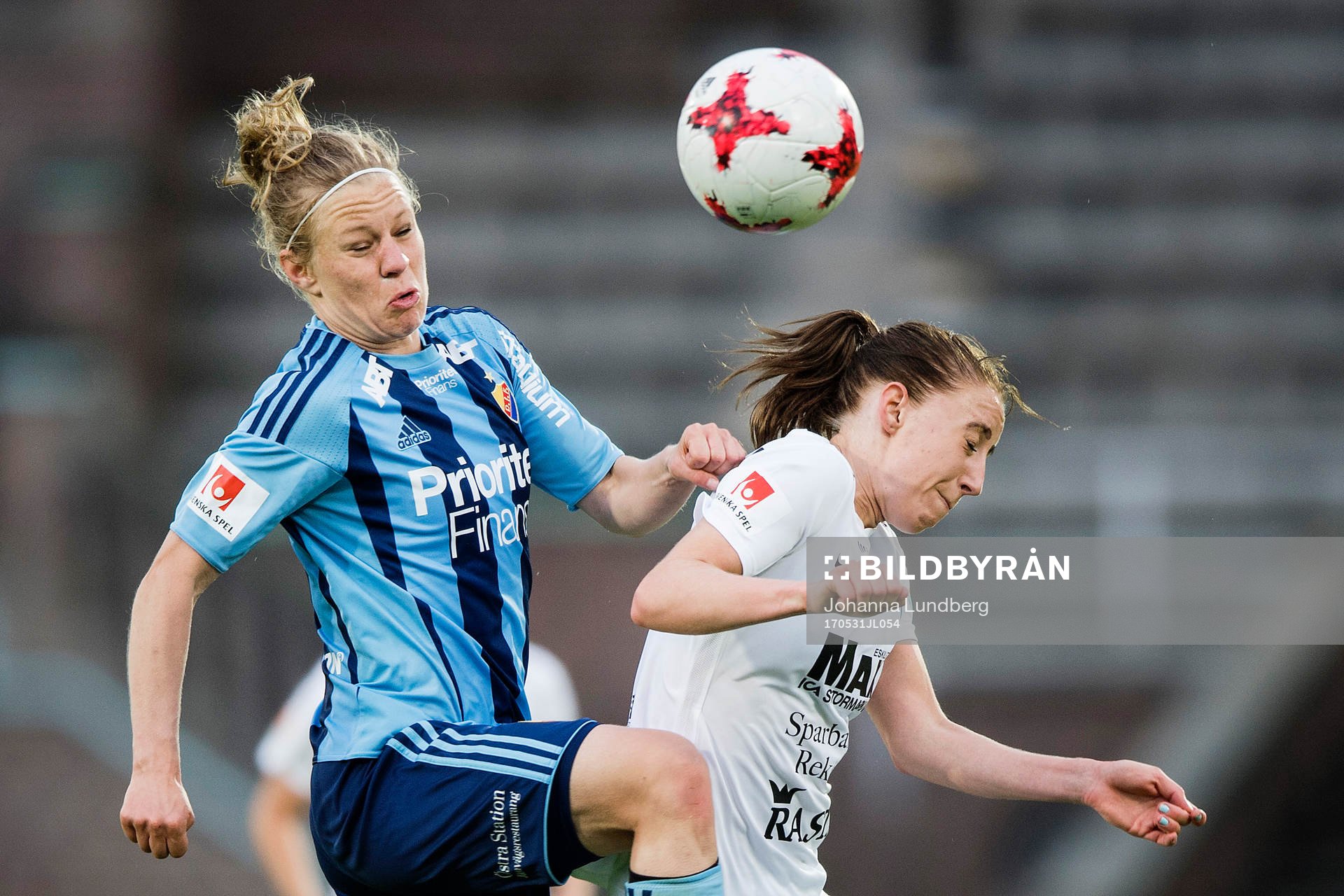 Djurgårdens Katrin Schmidt mot Eskilstunas Petra Andersson